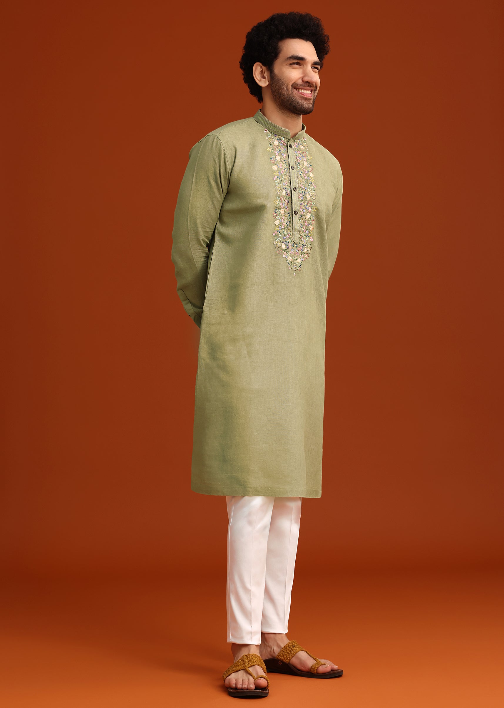 GreenFloralHandworkKurtaSetInLinen-SG273152_8_e3edf452-9b6d-4d5a-bb8f-1c78bdd5b2d1.jpg