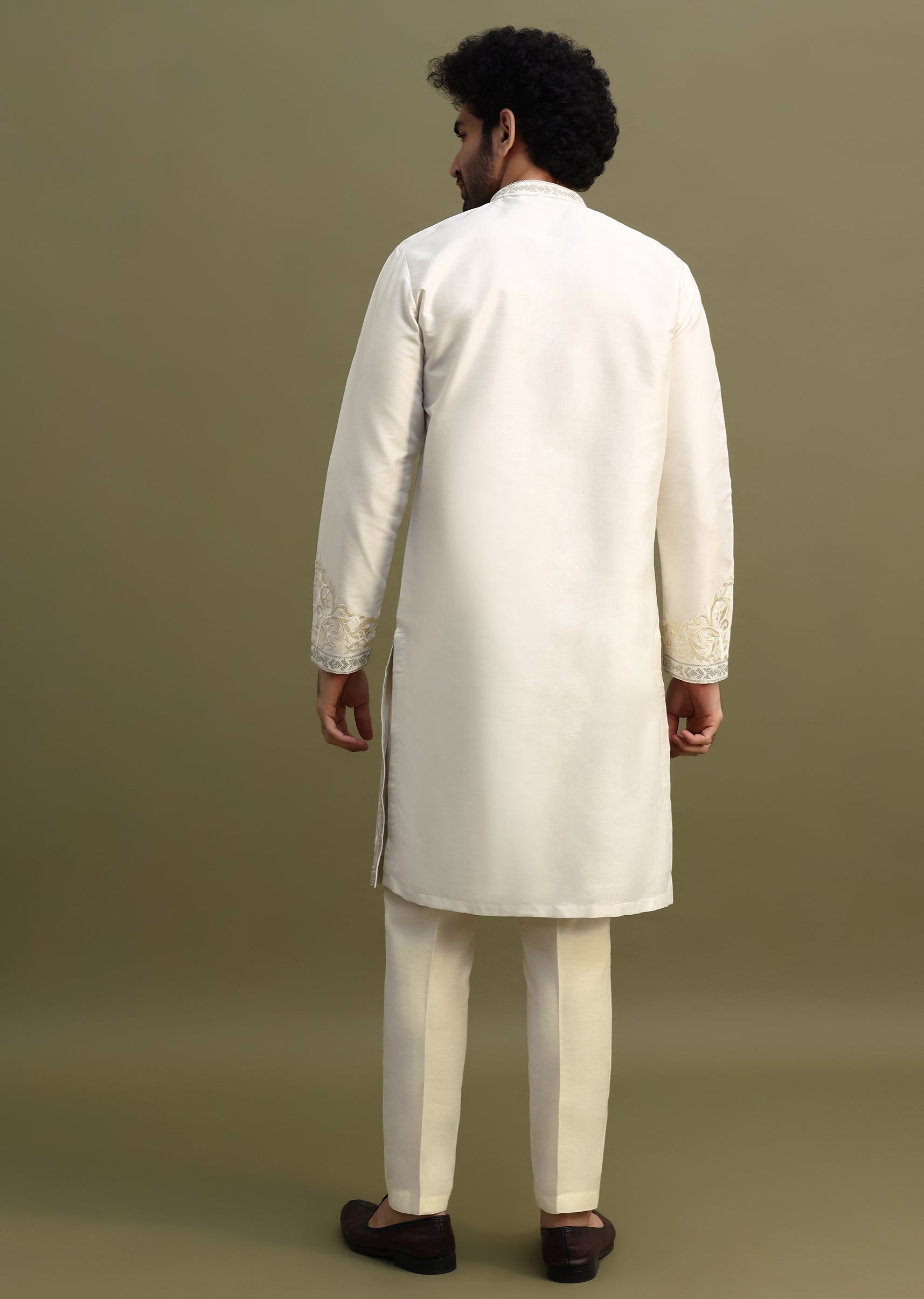 Off_White_Kurta_Pant_Set_With_Threadwork-SG234677_3_f639e804-3b83-4e16-9846-3fe5782c0388.jpg