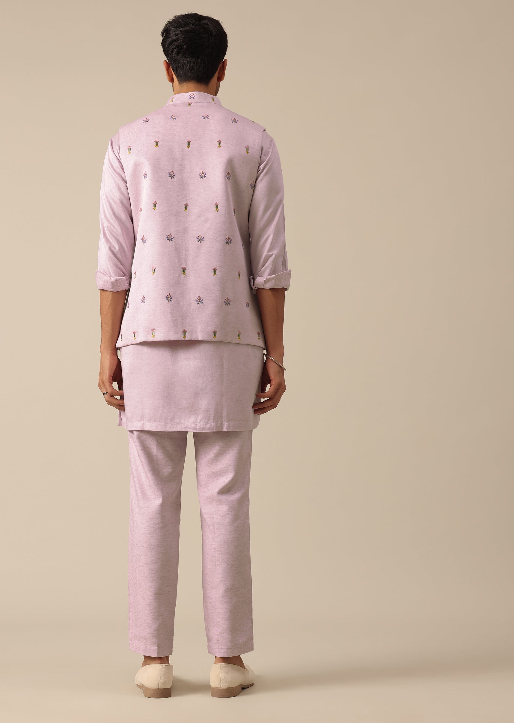 PinkJacketAndKurtaSetWithFloralMotifThreadWork-SG186524_5_60ff8f47-a72b-48be-8e0a-c2b84a946c72.jpg