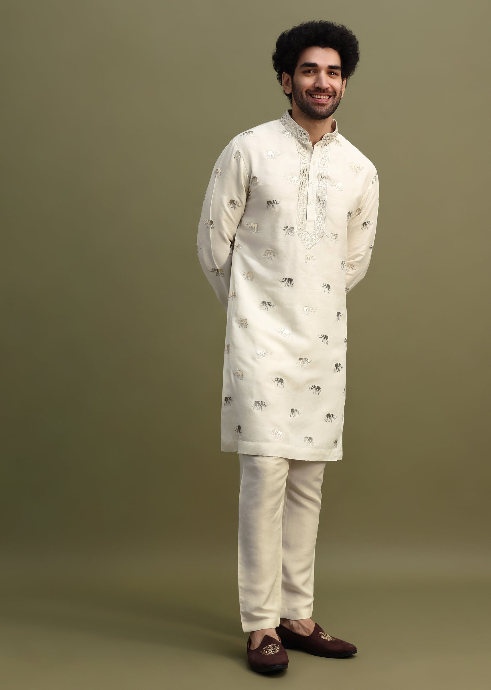White_Kurta_With_Gold_Foil_Applique_Motifs-SG235674_7_cbf0ec5c-2716-4cc3-9e83-f6964bb21005.jpg