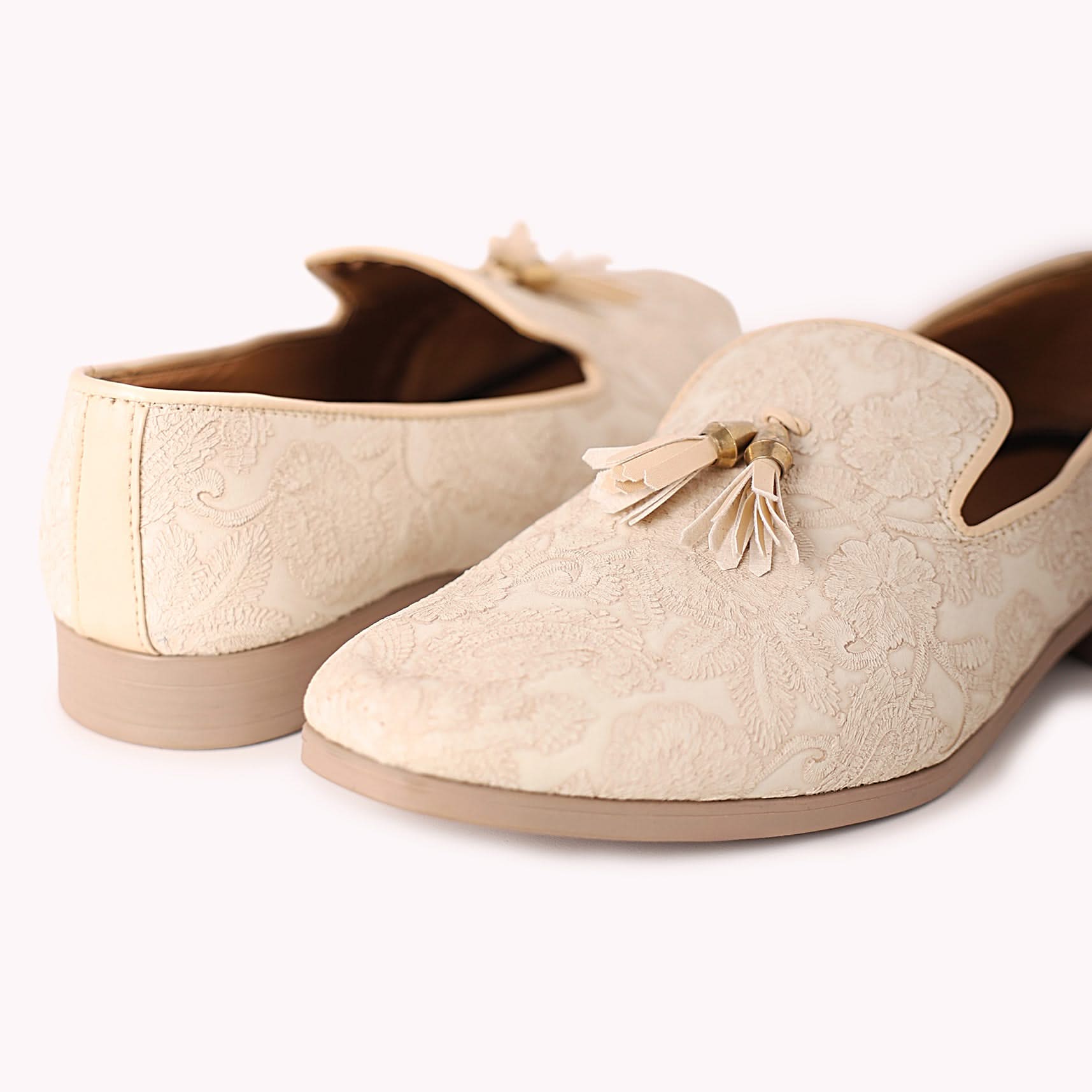 White_Tassel_Mojaris-SG179246_5_4d150a4e-681f-4aeb-a9db-223ea56f549d.jpg