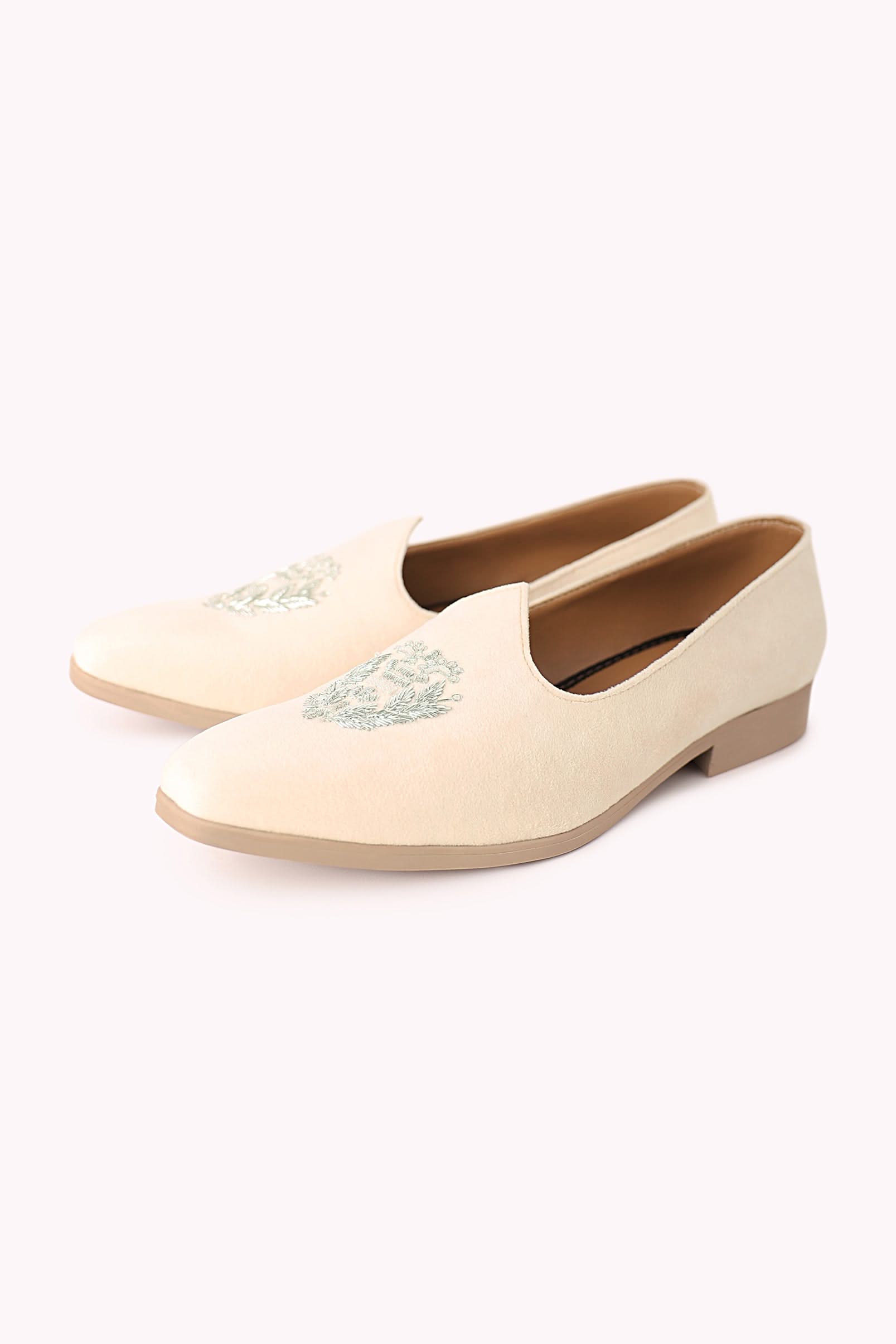 White_Velvet_Mojaris-SG179214_3_6dc0a1a4-de0f-415e-ad19-74c30e4a4f22.jpg