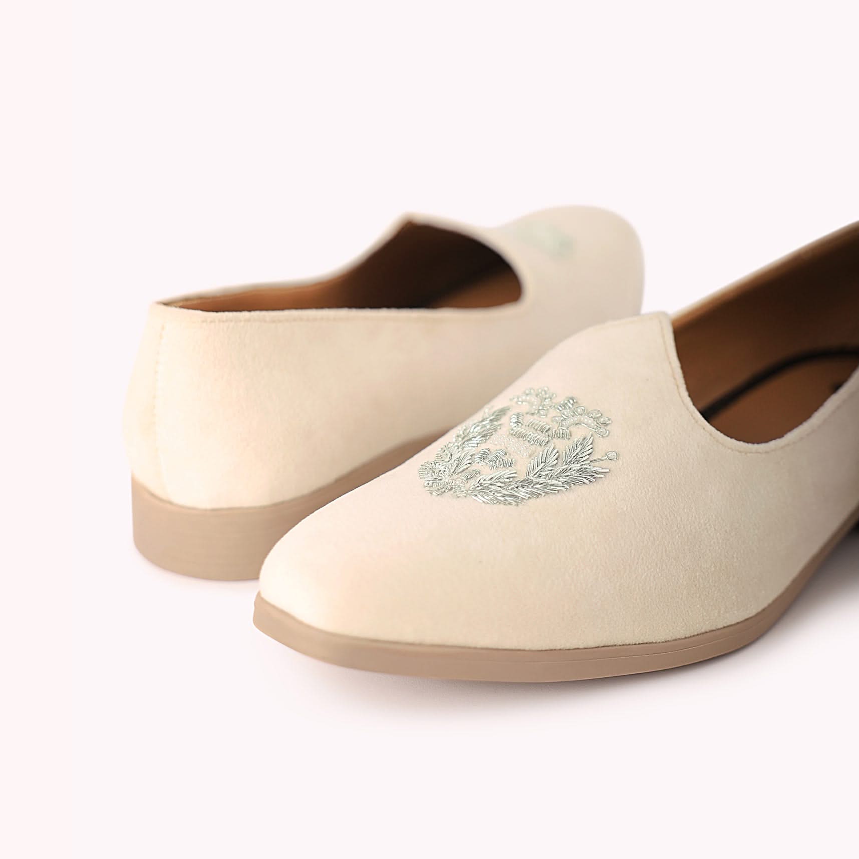 White_Velvet_Mojaris-SG179214_5_a35f7aba-f4a6-4db2-a790-6dc6479c0ab2.jpg