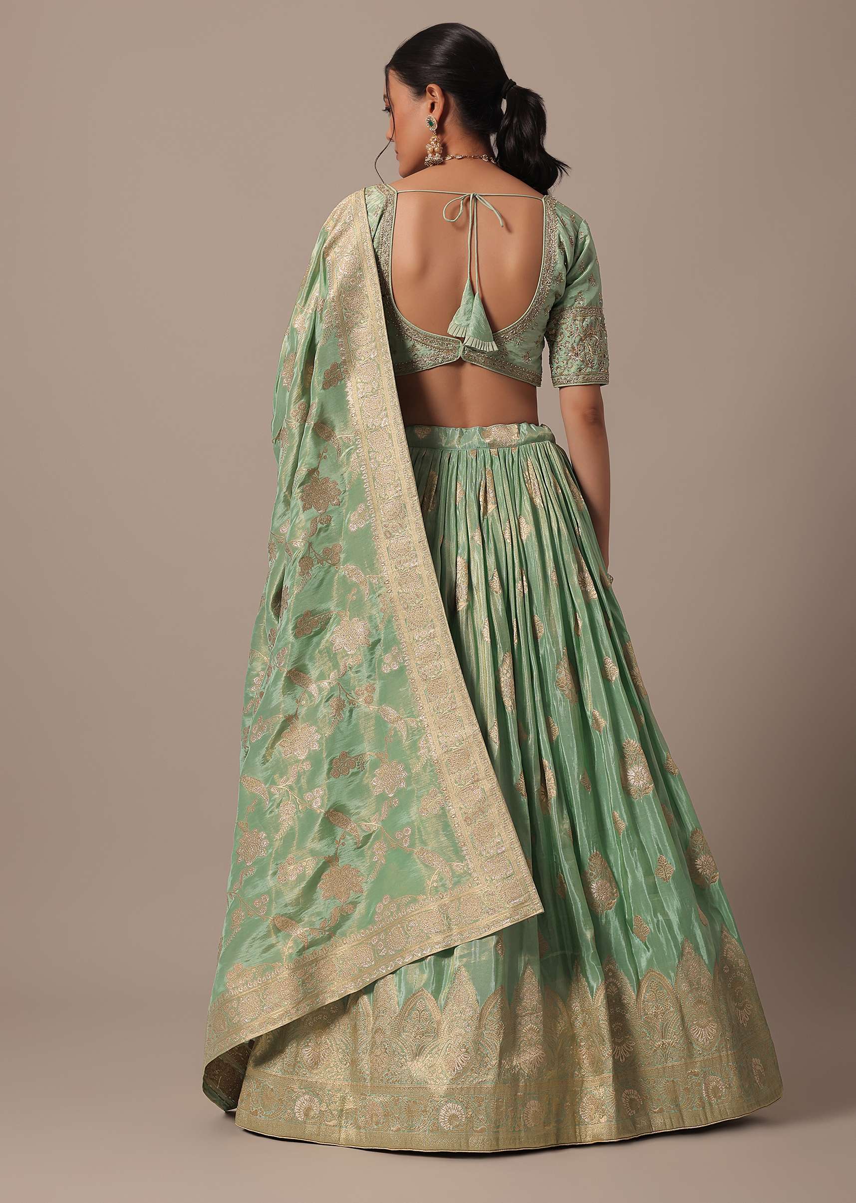 adding_a_royal_touch_to_your_seasonal_wedding_wardrobe_is_th-sg198197_3_b1100c58-7312-4273-8ccf-452e894dc0cd.jpg