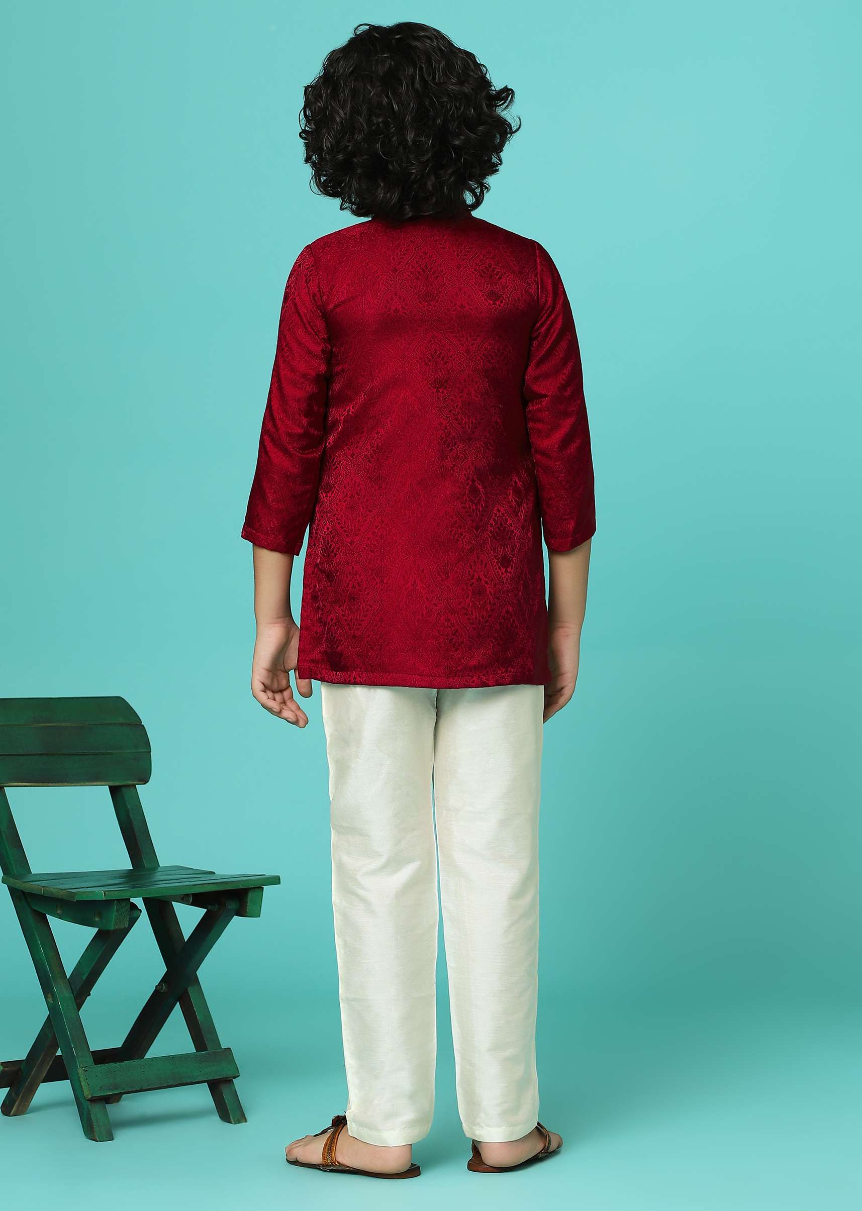 apple_red_printed-sg166762_3_a43745d6-ee1a-43ce-be9b-6caf29082720.jpg