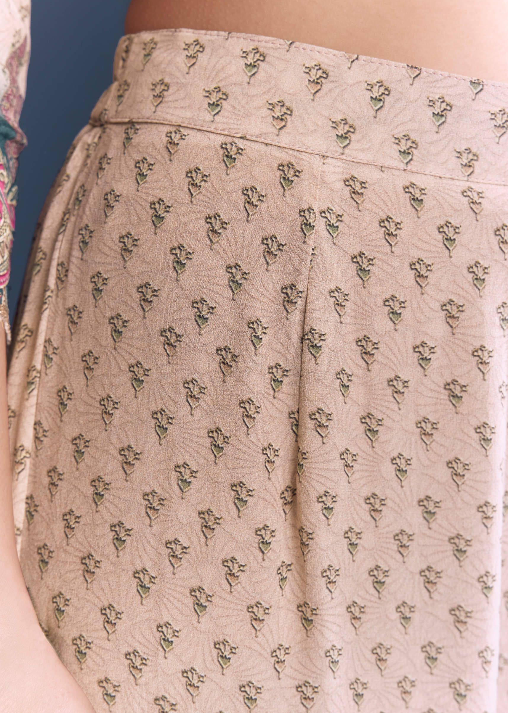 baby-pink-crepe-kurta-set-with-indie-print-and-zari-work-sg339832-6.jpg