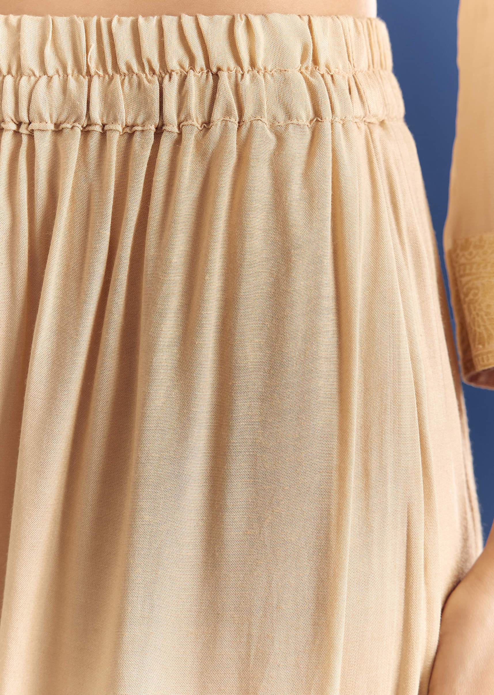 beige-banarasi-georgette-kurta-set-with-zardosi-neckline-sg320343-6_71e90ccb-38c6-4e5d-88cd-4e48802c67f5.jpg