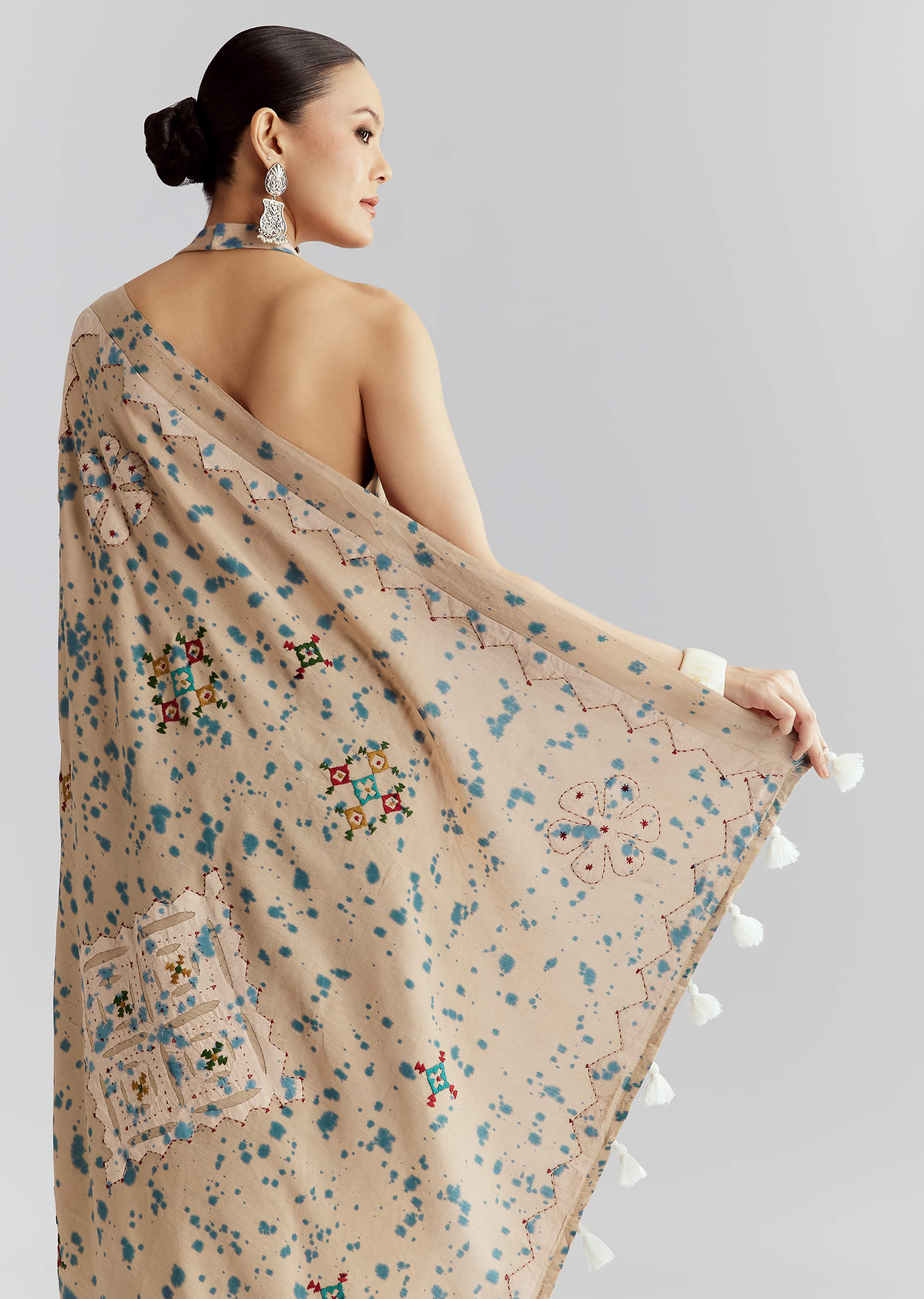 beige-cotton-linen-saree-with-hand-block-print-and-kantha-work-sg329160-6.jpg
