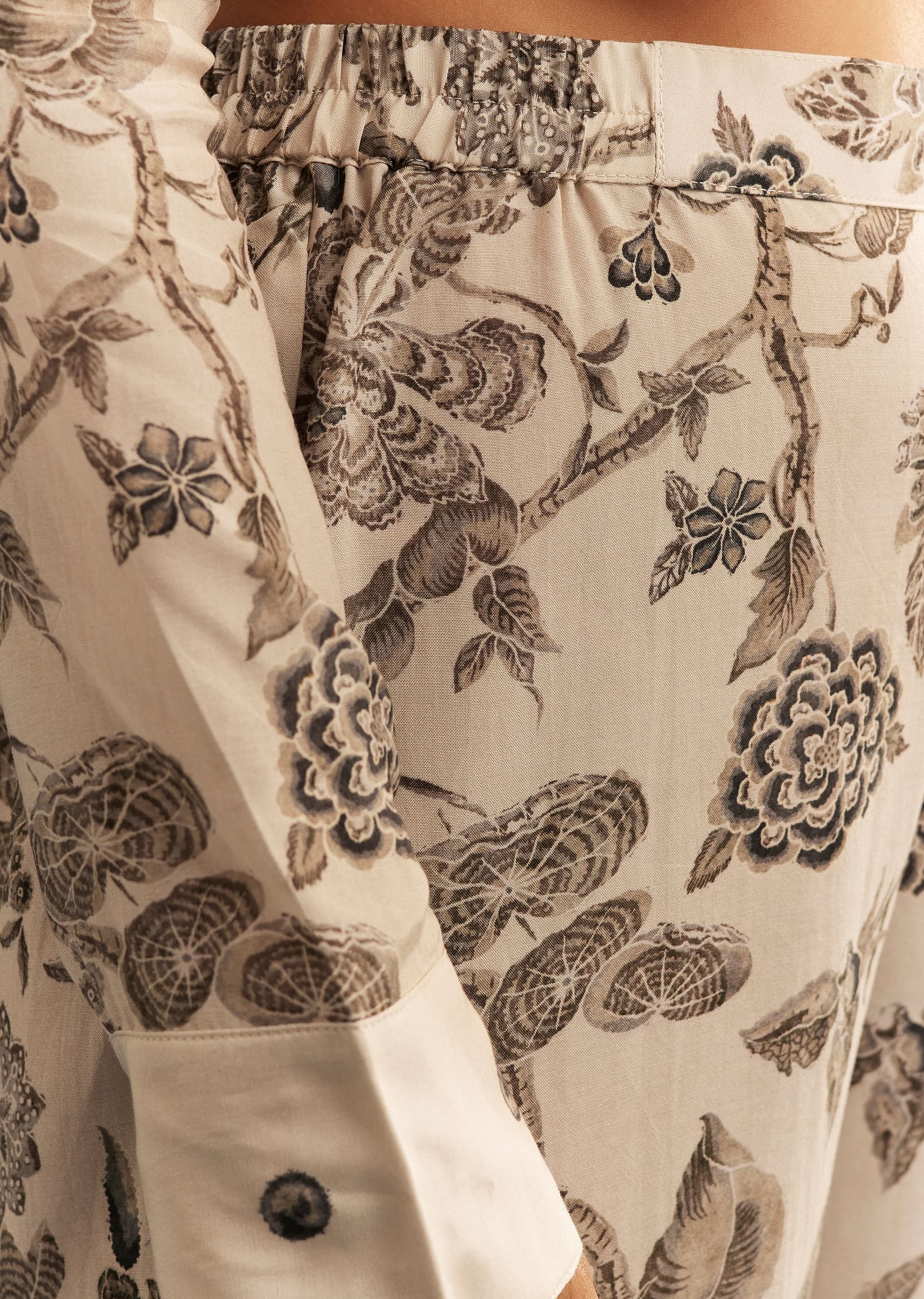 beige-floral-printed-crepe-anarkali-set-with-chinon-dupatta-sg305435-6_72fe4ee4-7dfc-42ea-a957-c3e403b8c70b.jpg