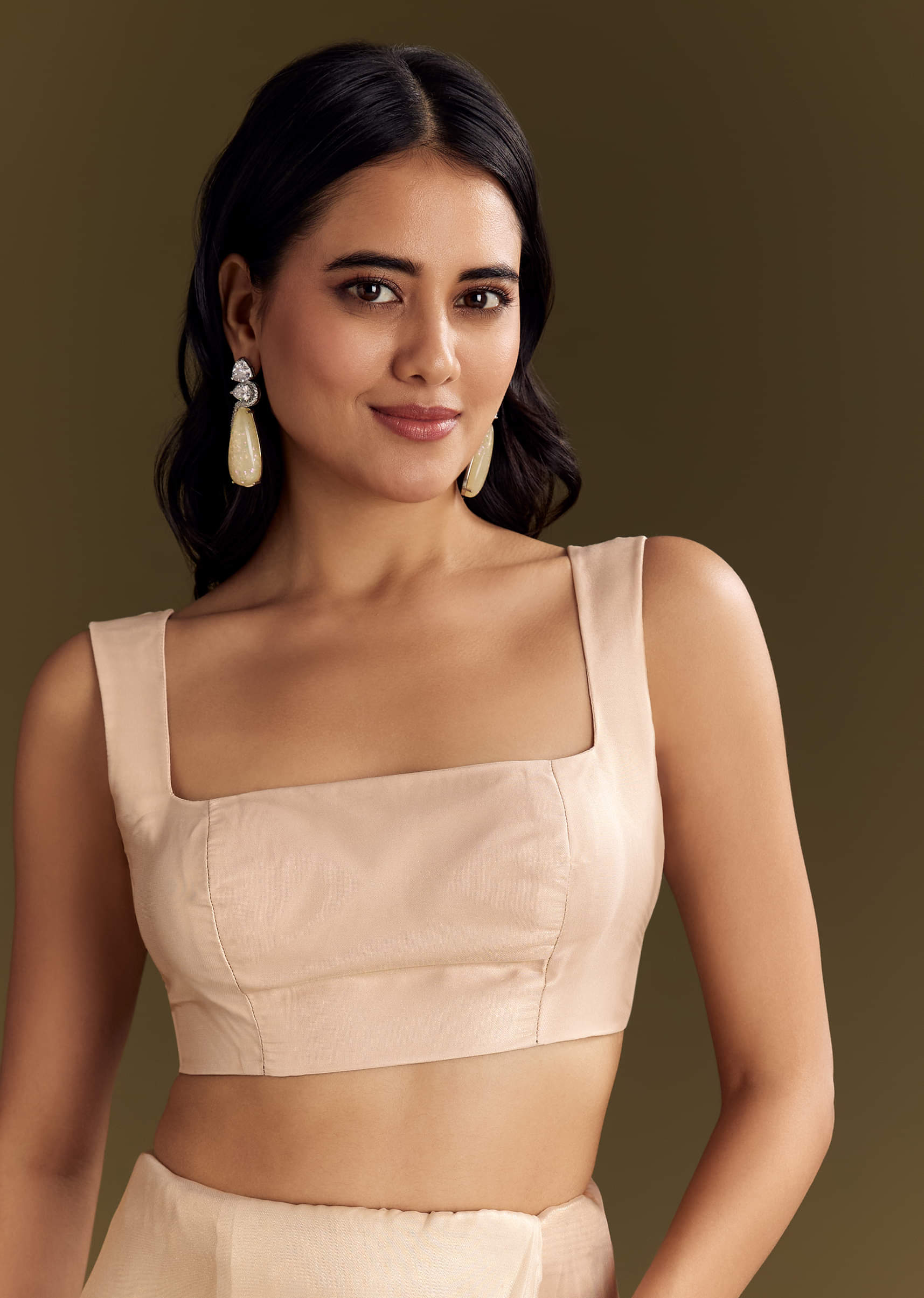 beige-glass-tissue-saree-with-cutdana-and-beads-scallop-border-sg284720-7_6b2bd228-8ef5-4d99-8d91-500f0773b37d.jpg