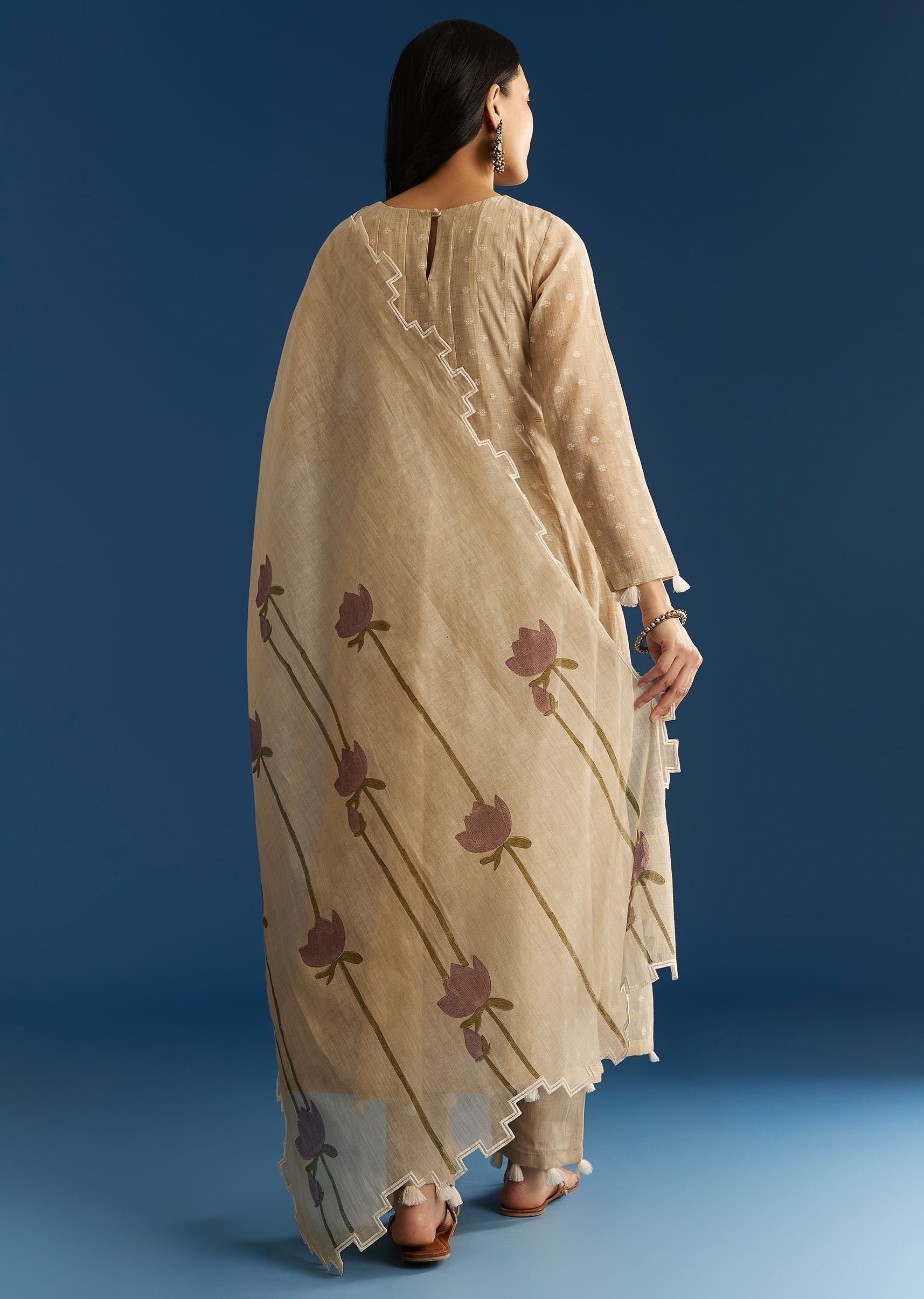 beige-jamdani-anarkali-set-with-thread-work-yoke-and-floral-dupatta-sg305552-5_38f008ea-0d71-498a-b26c-433479ccb80f.jpg