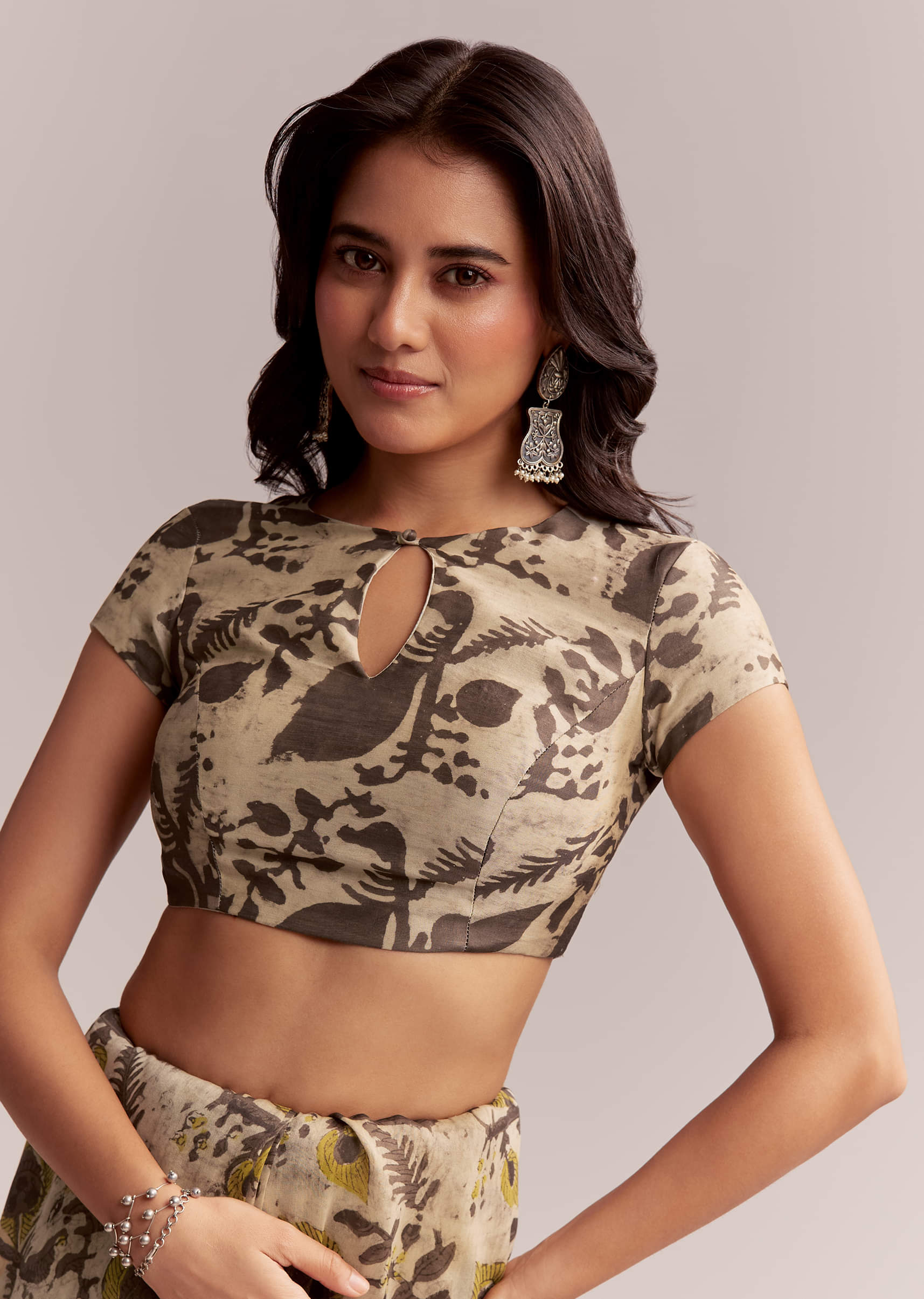 beige-linen-printed-saree-with-hand-block-ajrakh-print-sg314788-7.jpg