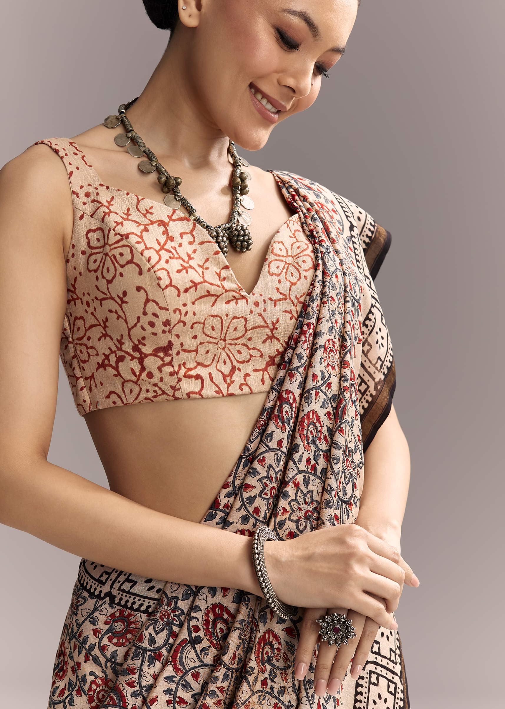 beige-linen-saree-with-ajrakh-floral-print-and-black-border-sg311975-3.jpg
