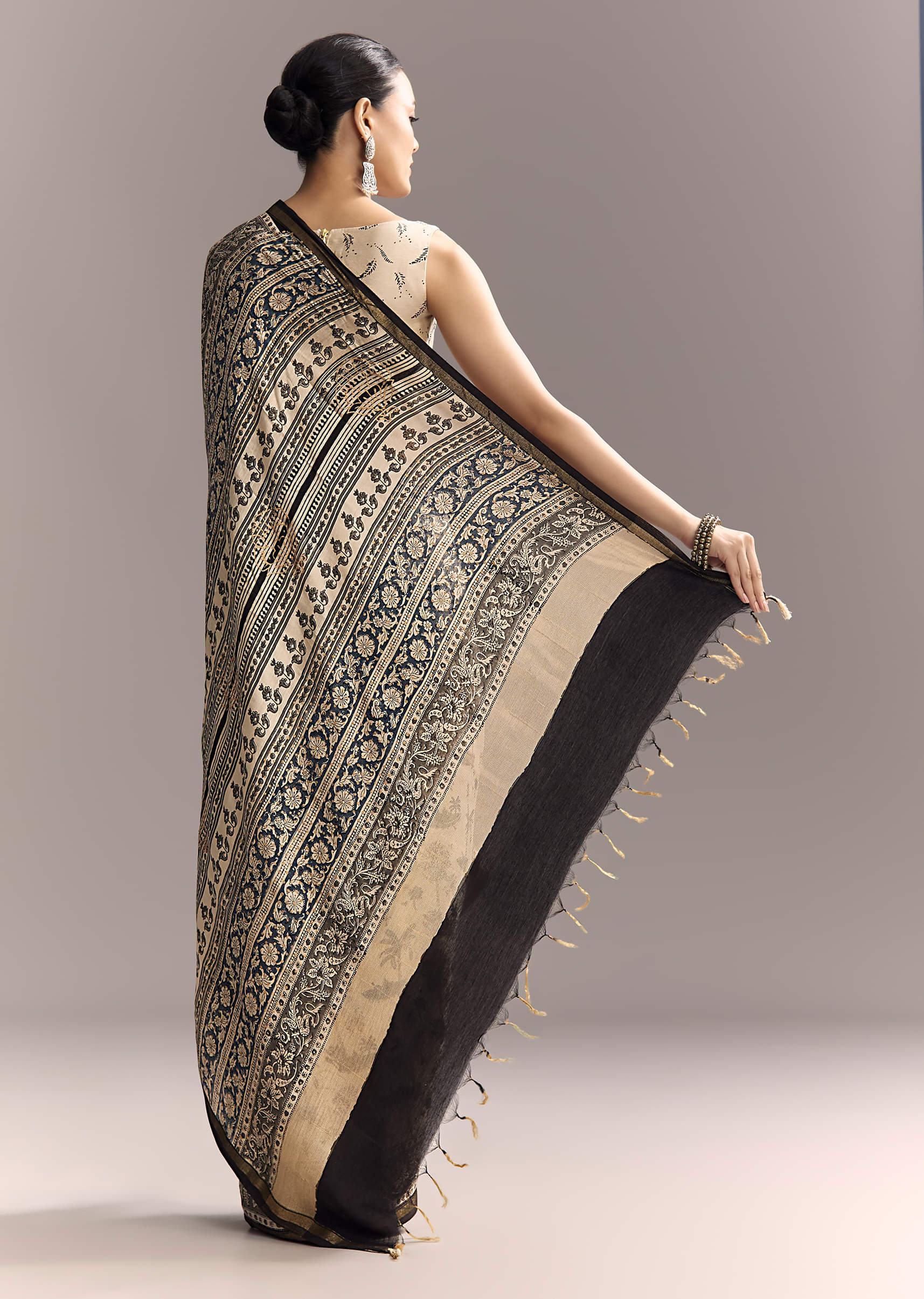 beige-linen-saree-with-black-hand-block-ajrakh-floral-print-sg311976-4.jpg