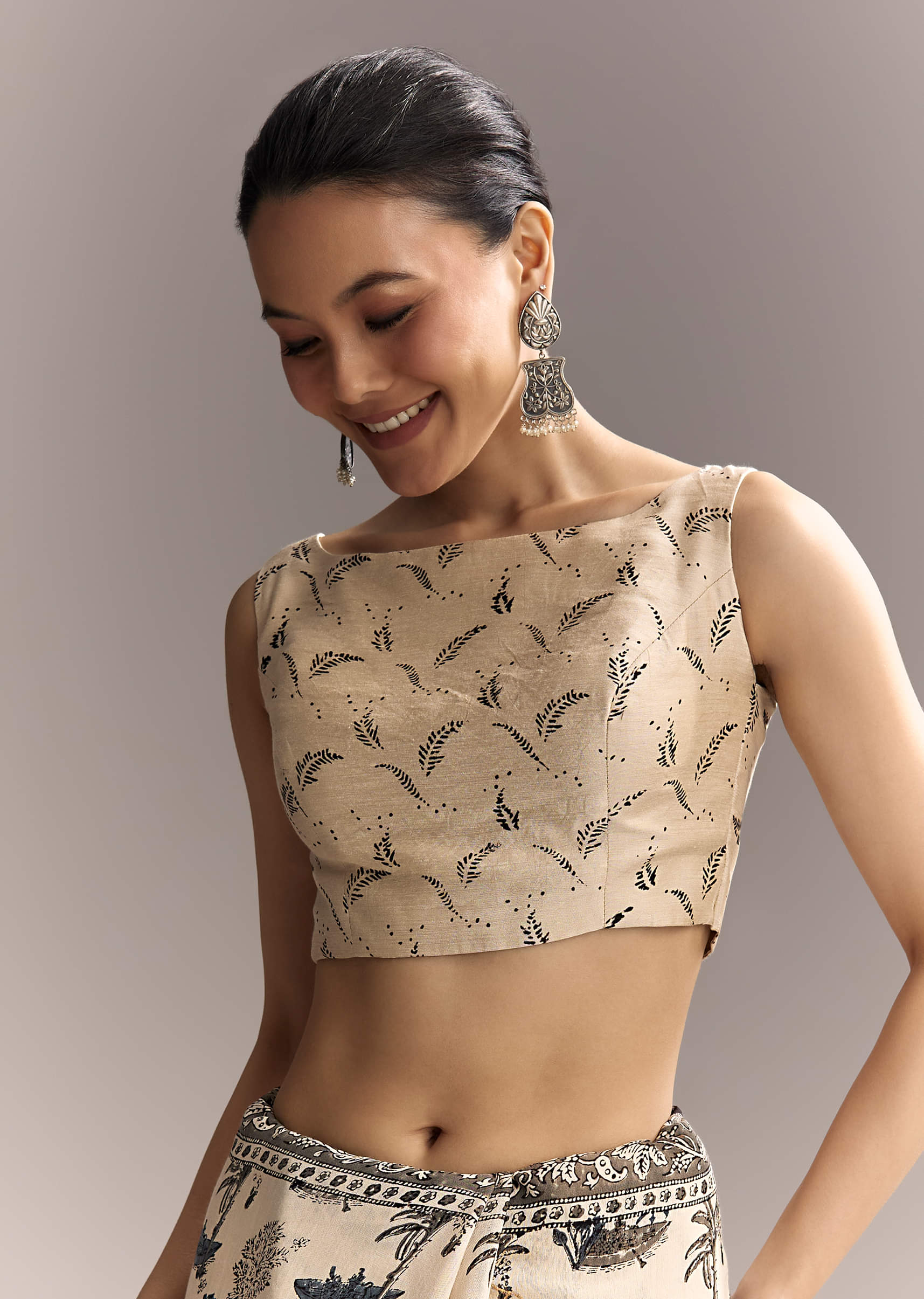 beige-linen-saree-with-black-hand-block-ajrakh-floral-print-sg311976-7.jpg