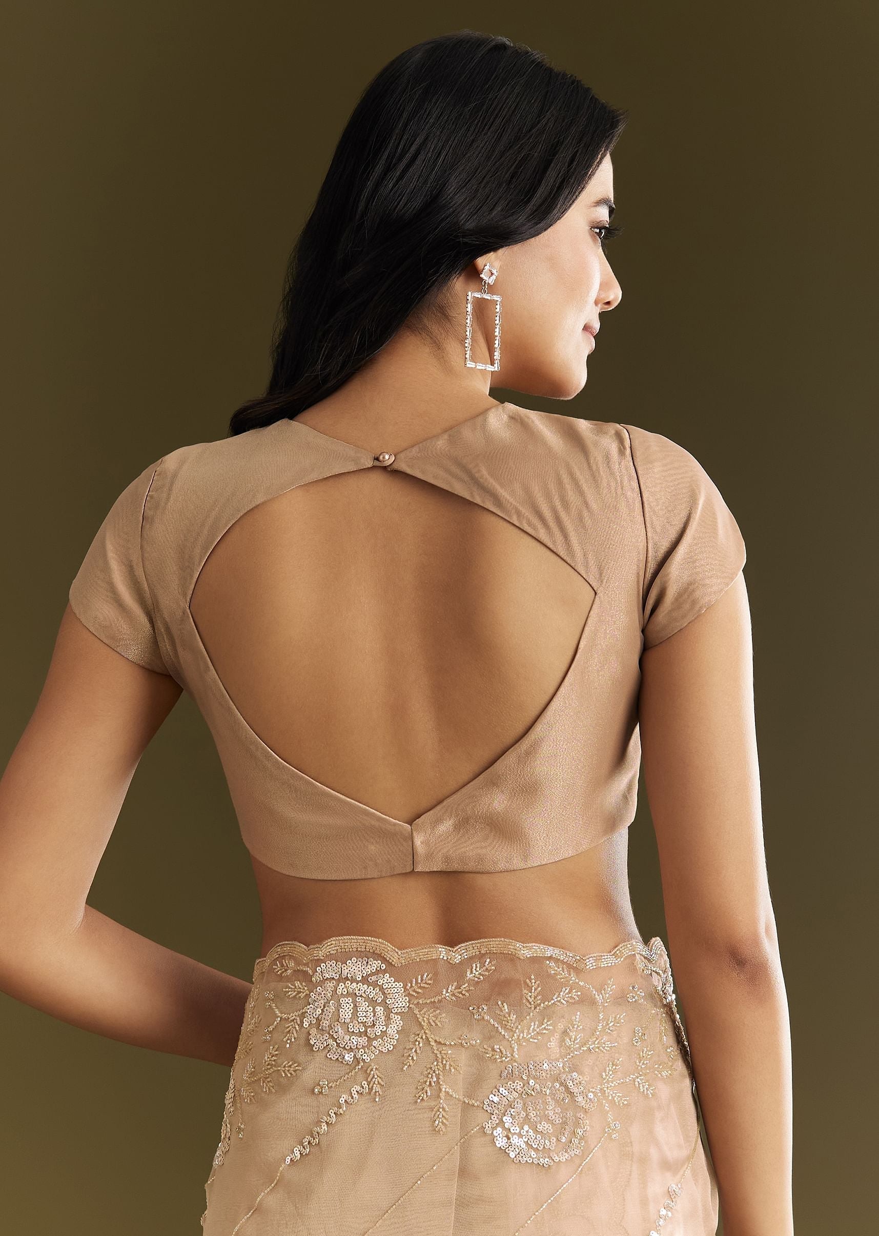 beige-tissue-saree-with-floral-embroidery-and-scallop-border-sg294580-8_13d28f5b-a52e-4261-a96a-45fe0e09bfe3.jpg