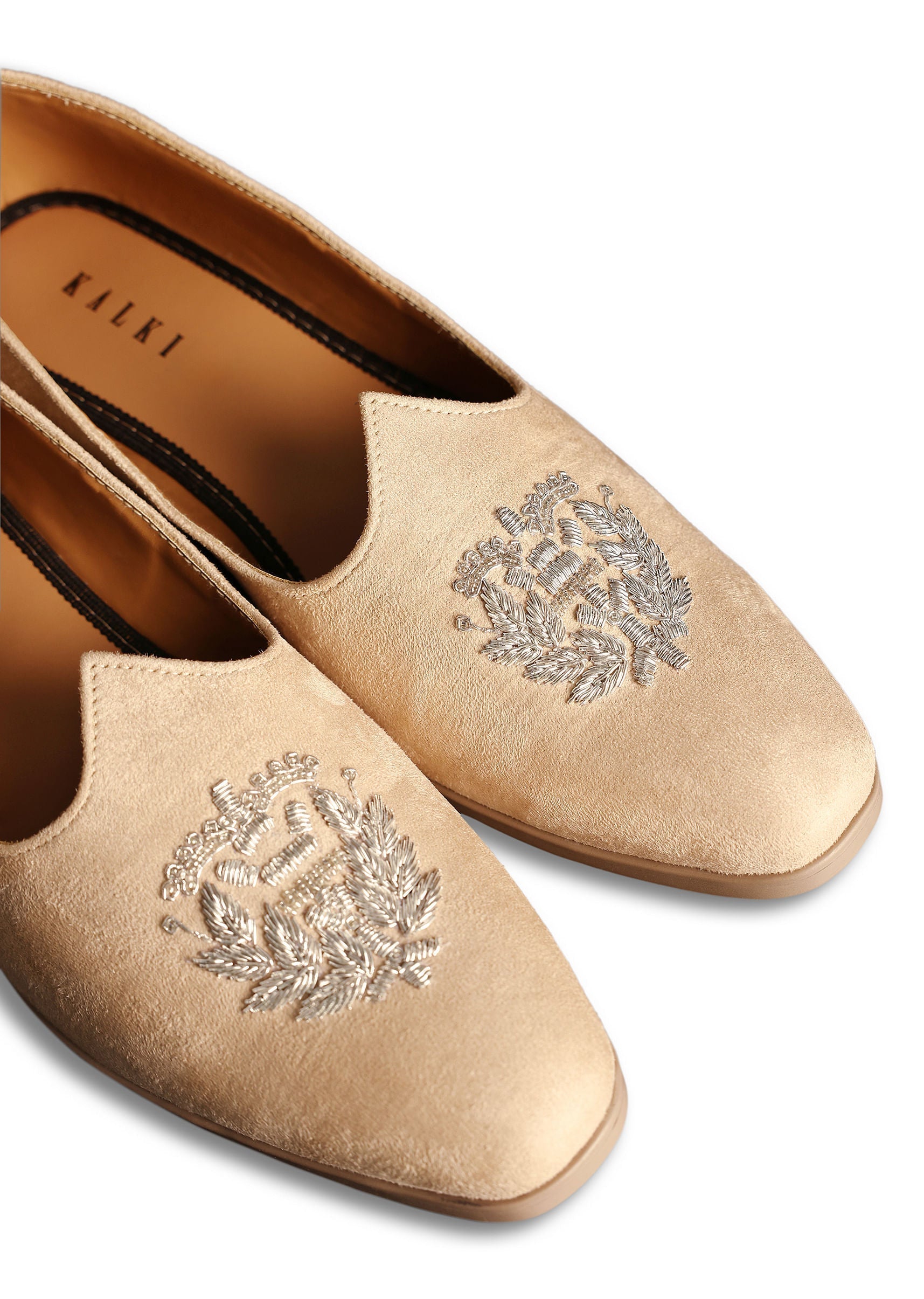 beige_velvet_jutti_with_hand_work-sg225037_4_88fce905-55cd-4f3d-9bdc-f932a5bc5f9b.jpg