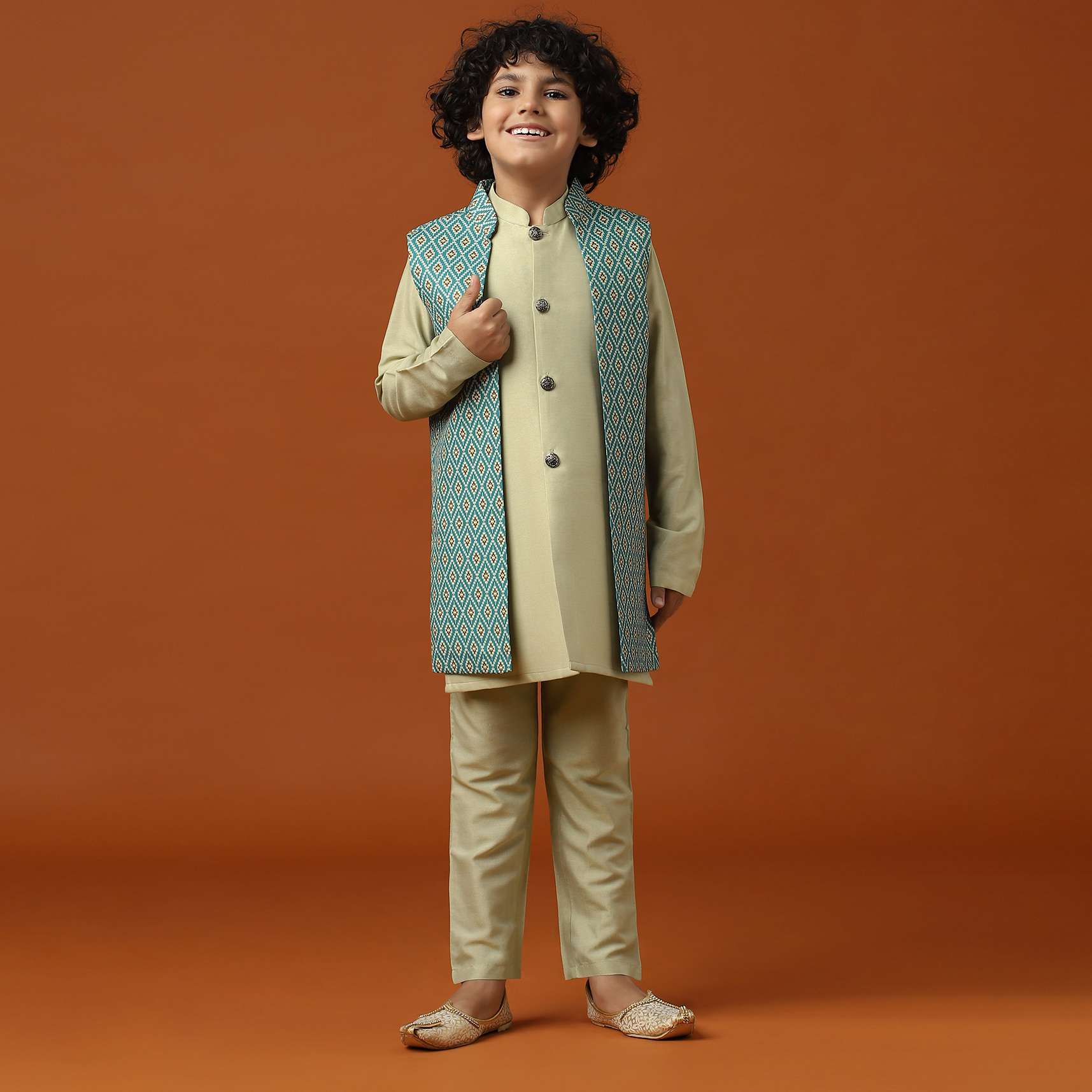 beige_white_patola_printed_jacket_and_kurta_set-sg154780_4_ee584cc8-8312-4988-b7a4-cc4d3cb06410.jpg