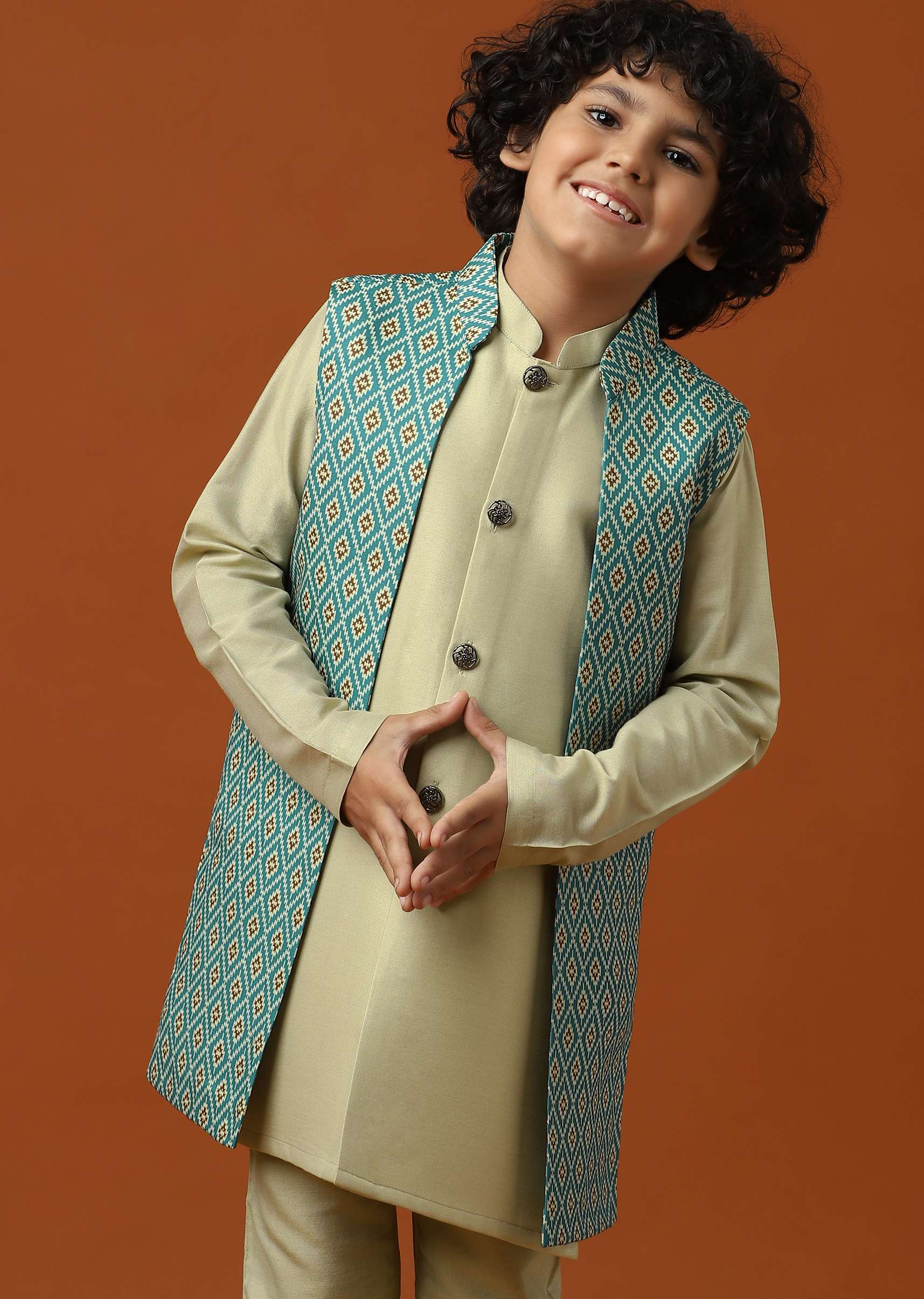 beige_white_patola_printed_jacket_and_kurta_set-sg154780_6_02413570-610b-498a-9a3a-35e531eed3bb.jpg