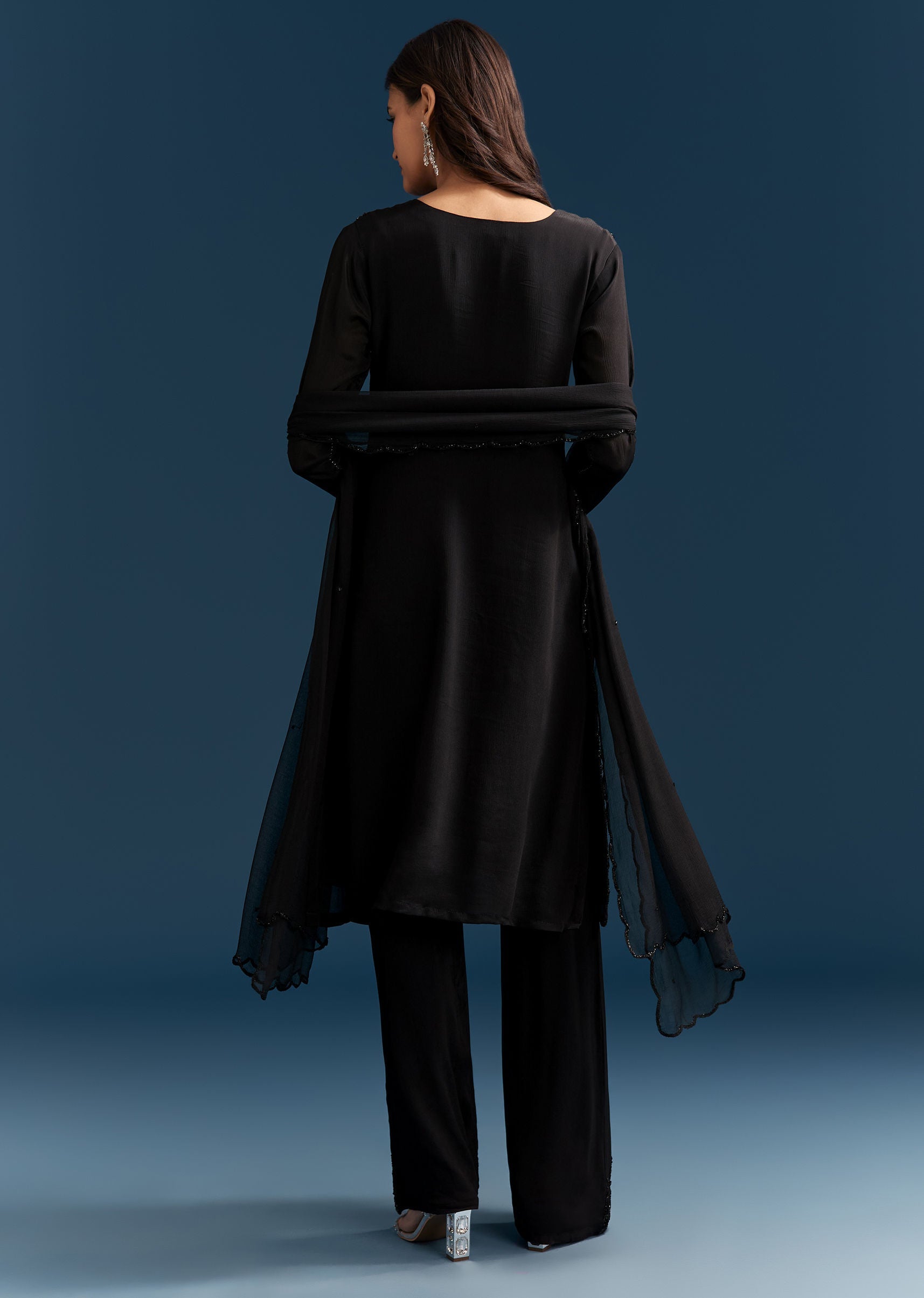 black-chinon-kurta-set-with-sequins-and-cut-dana-work-sg329105-5.jpg