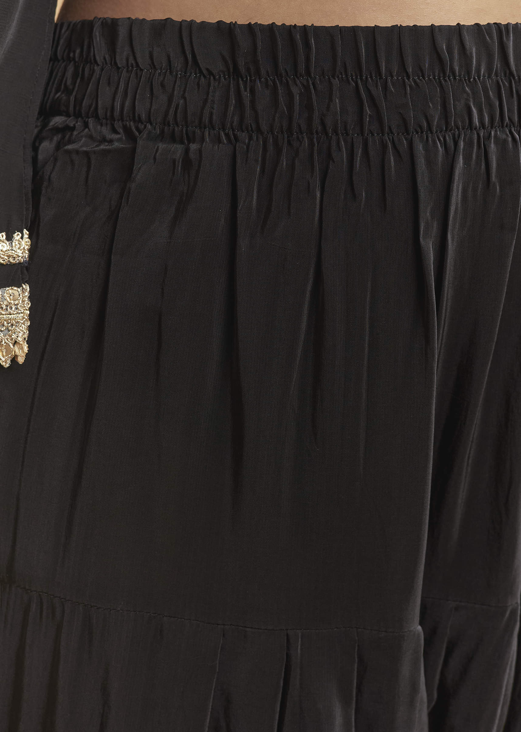 black-crepe-kurta-set-with-zardosi-and-gota-work-sg344716-6.jpg