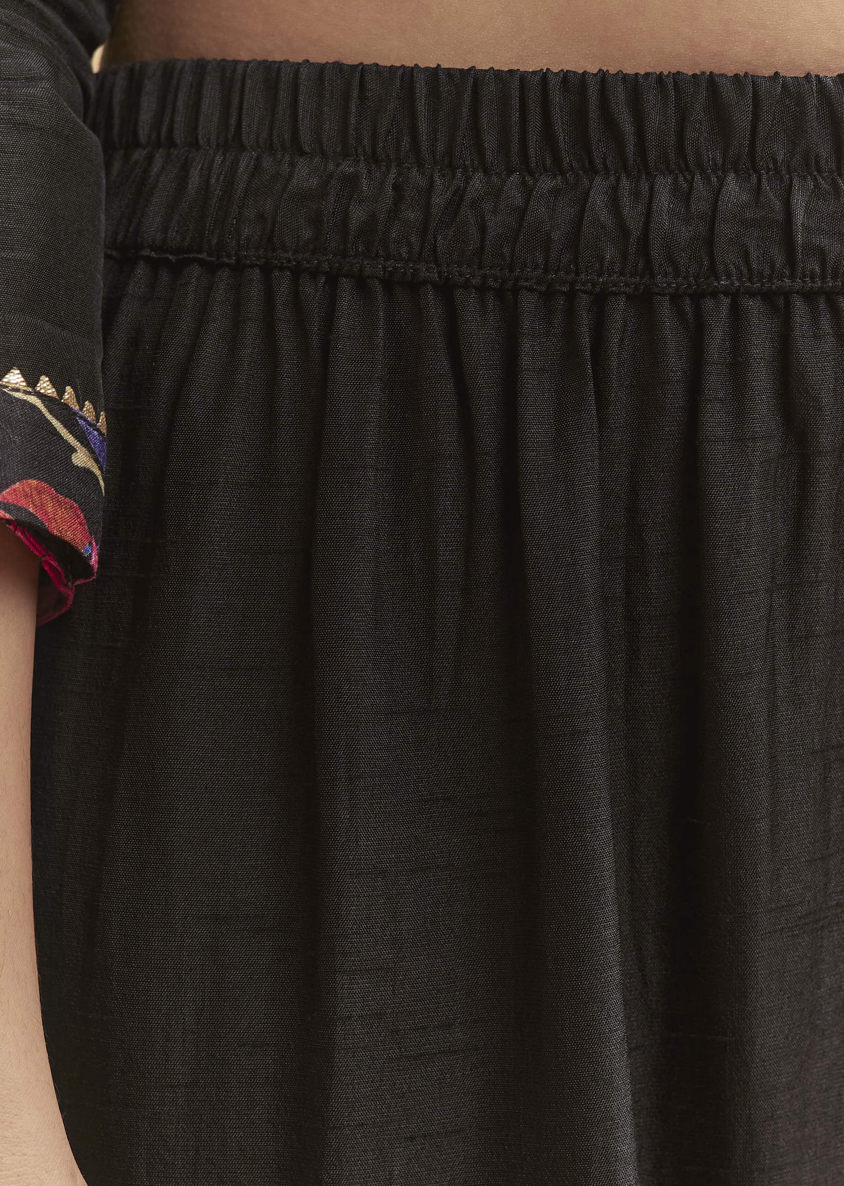 black-dola-silk-kurta-set-with-gota-work-and-floral-print-sg344748-6.jpg
