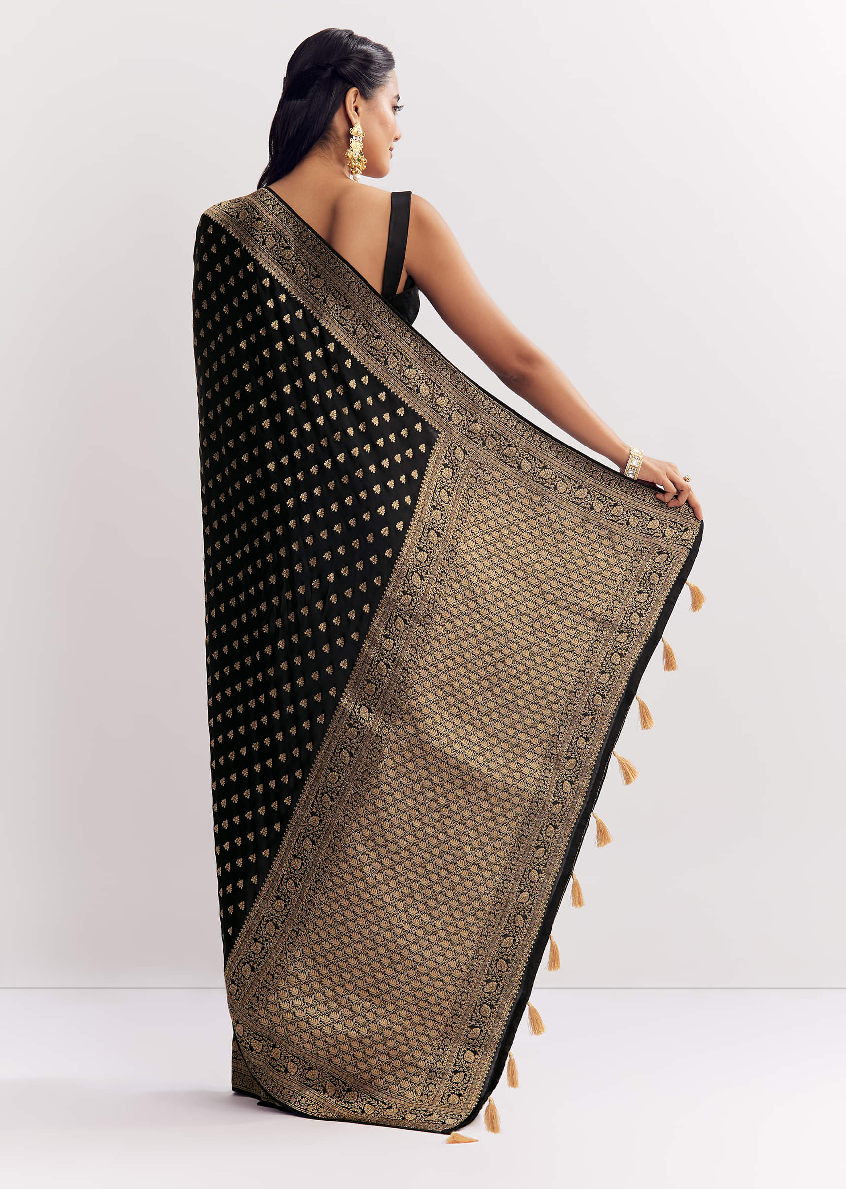black-dola-silk-saree-with-woven-butti-work-border-sg309853-4_a09be7f0-2fa1-4f21-ad8b-9a45553023b7.jpg