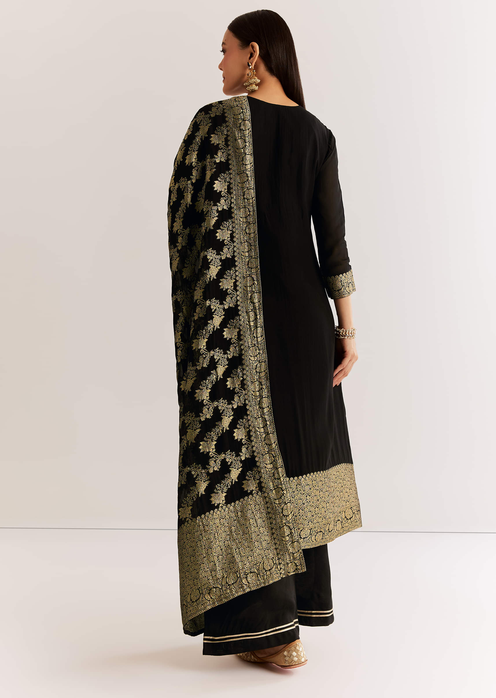 black-georgette-banarasi-kurta-set-with-mirror-and-cutdana-neckline-sg320352-5_6c4ac70b-2de6-425c-8e68-71b0c218e00a.jpg