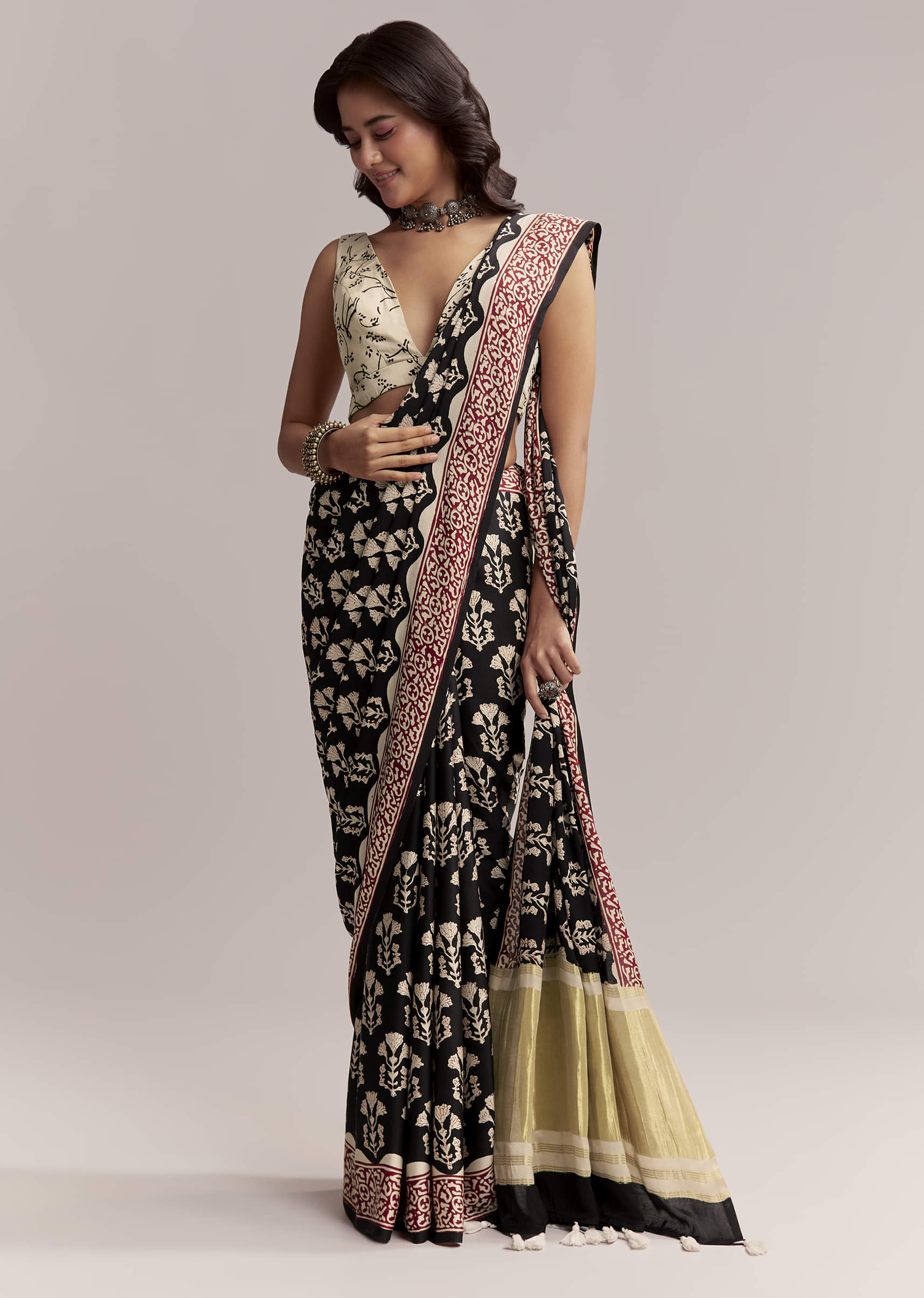black-linen-printed-saree-with-hand-block-ajrakh-leaf-print-sg312003-1.jpg