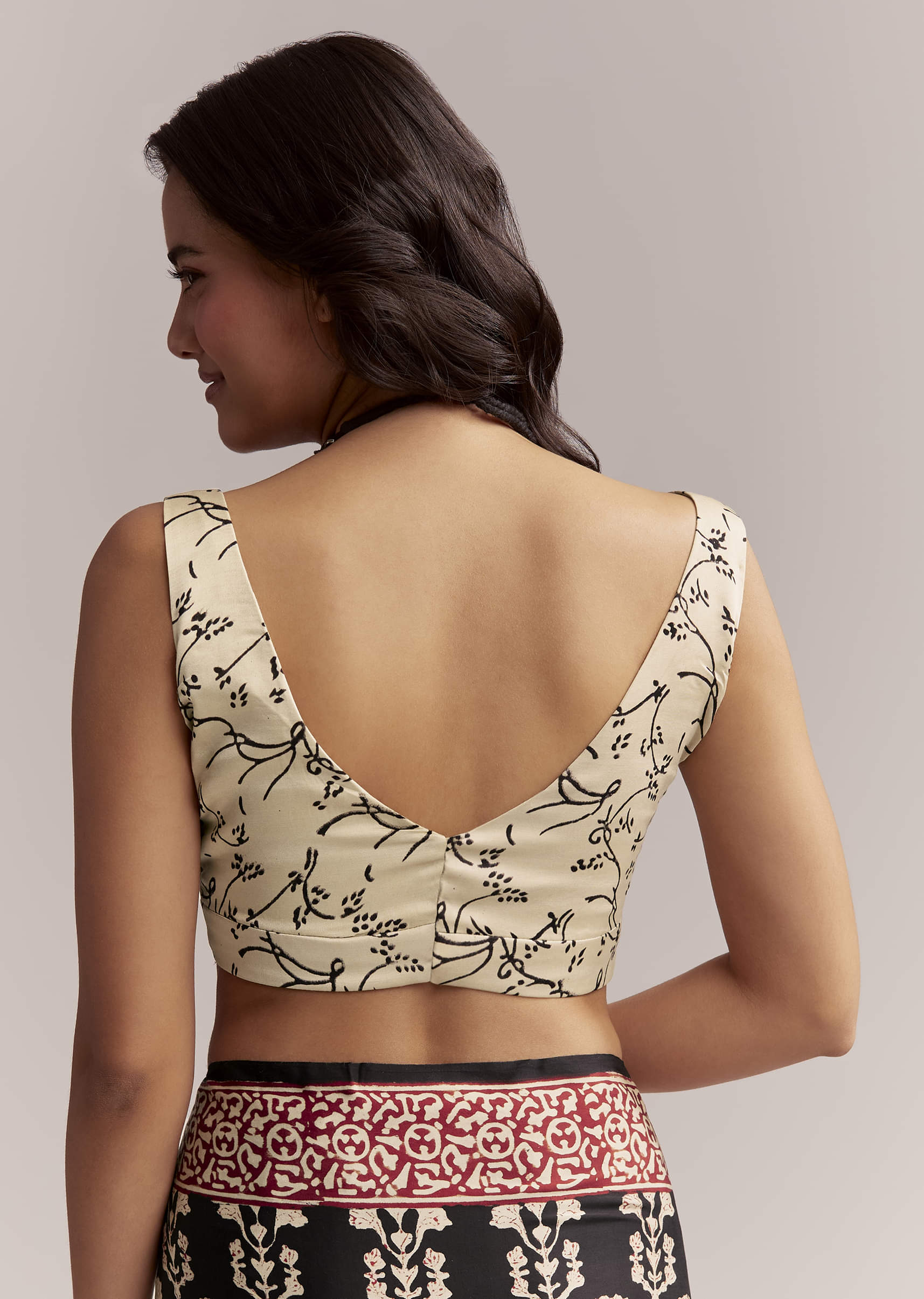 black-linen-printed-saree-with-hand-block-ajrakh-leaf-print-sg312003-8.jpg