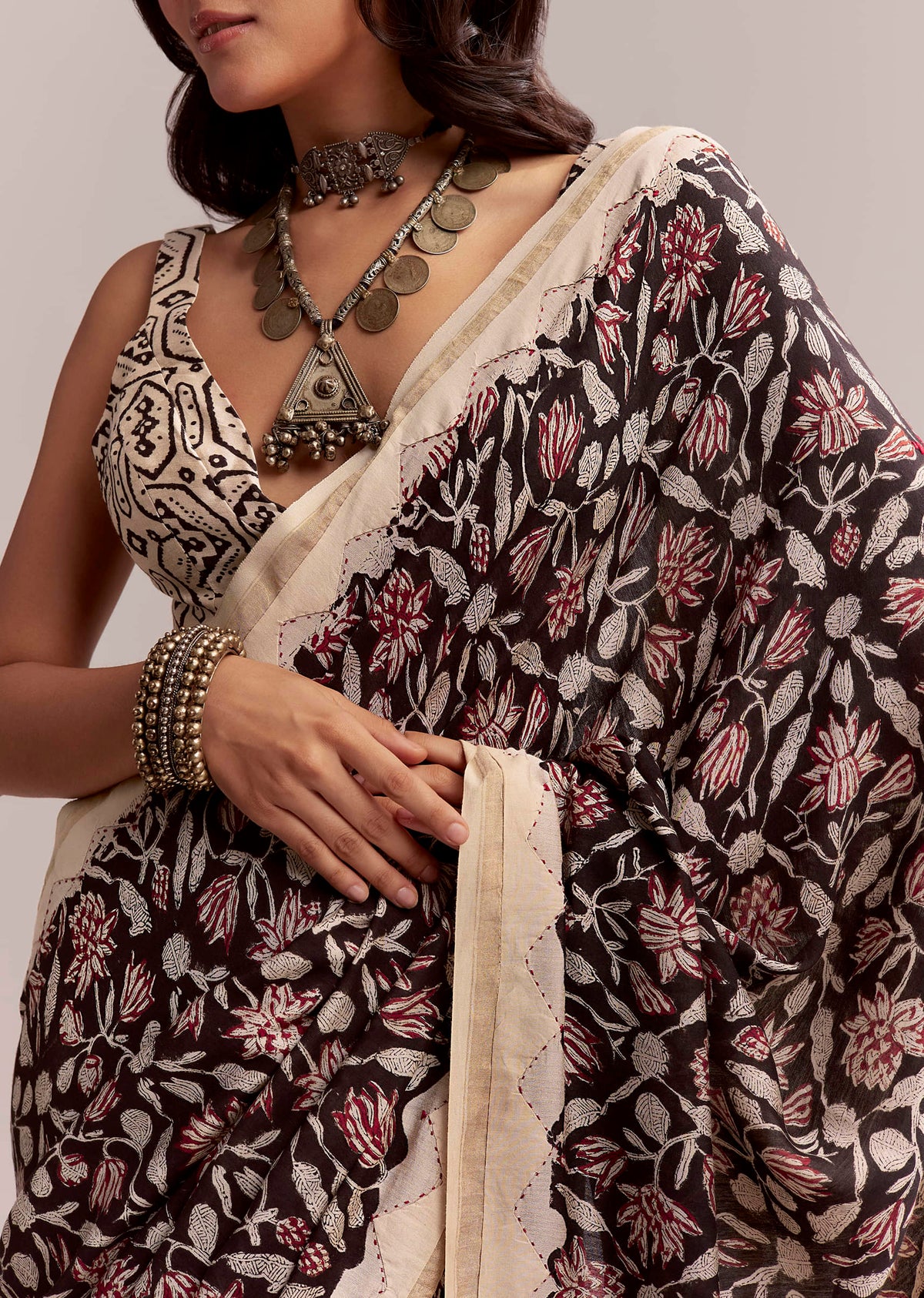black-linen-printed-saree-with-heritage-floral-ajrakh-print-sg311979-2.jpg