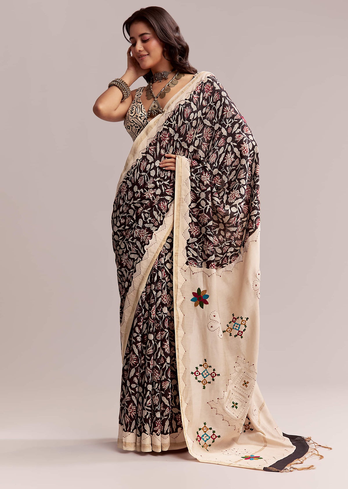 black-linen-printed-saree-with-heritage-floral-ajrakh-print-sg311979-3.jpg