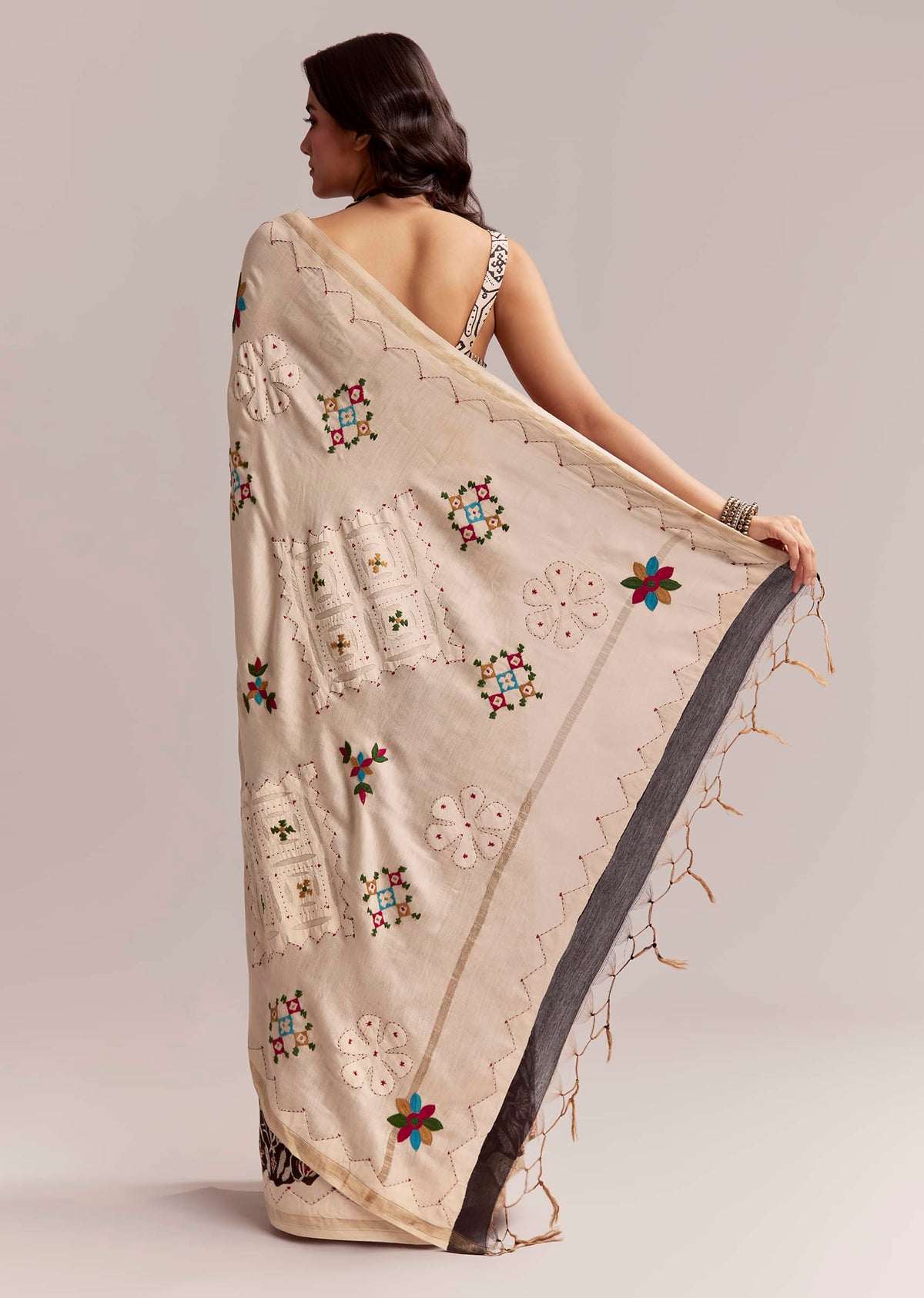 black-linen-printed-saree-with-heritage-floral-ajrakh-print-sg311979-4.jpg