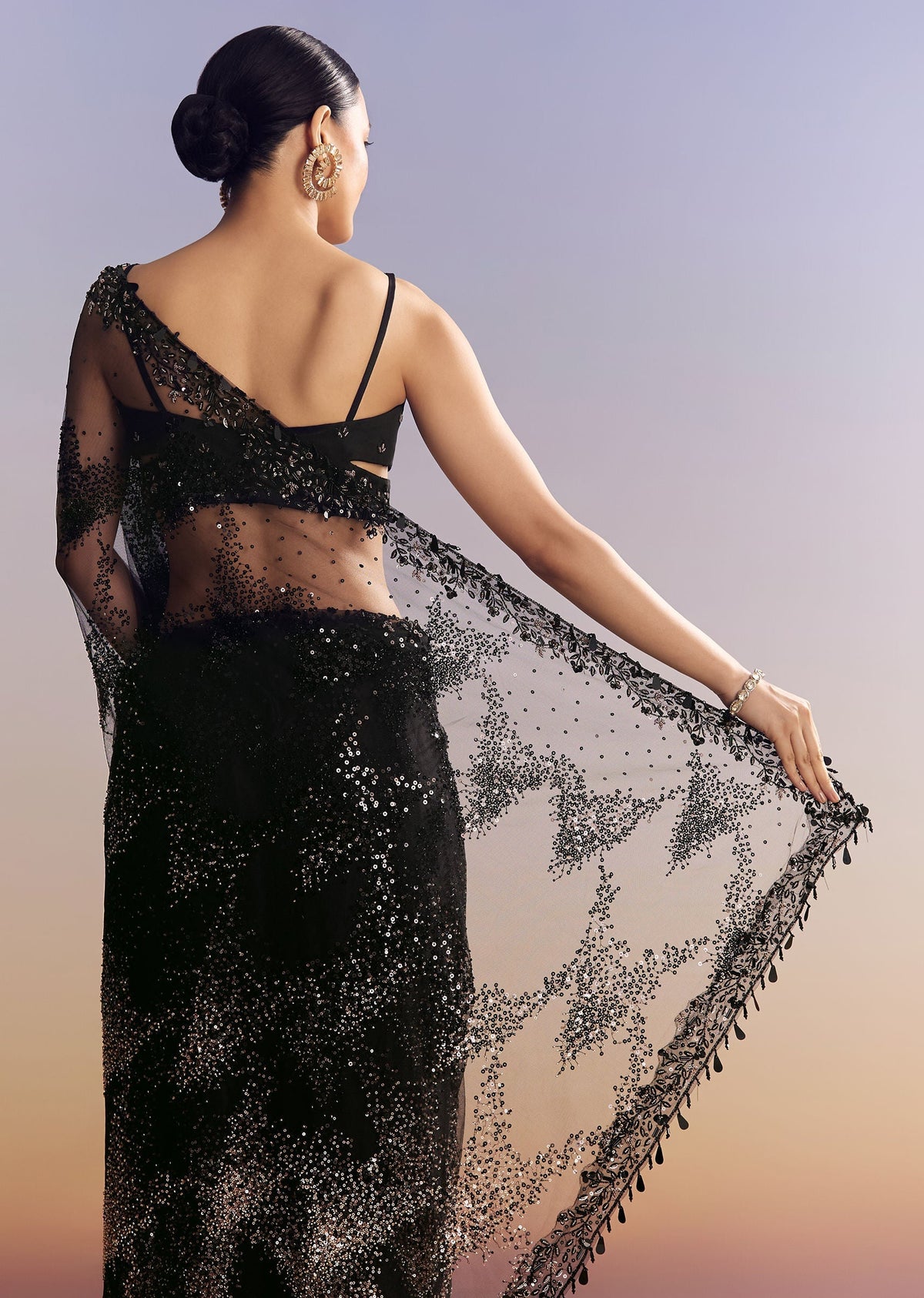 black-net-saree-with-golden-sequins-and-cutdana-embroidery-sg319863-4_6fb92ec1-b745-4e16-888c-24b30eae8de2.jpg