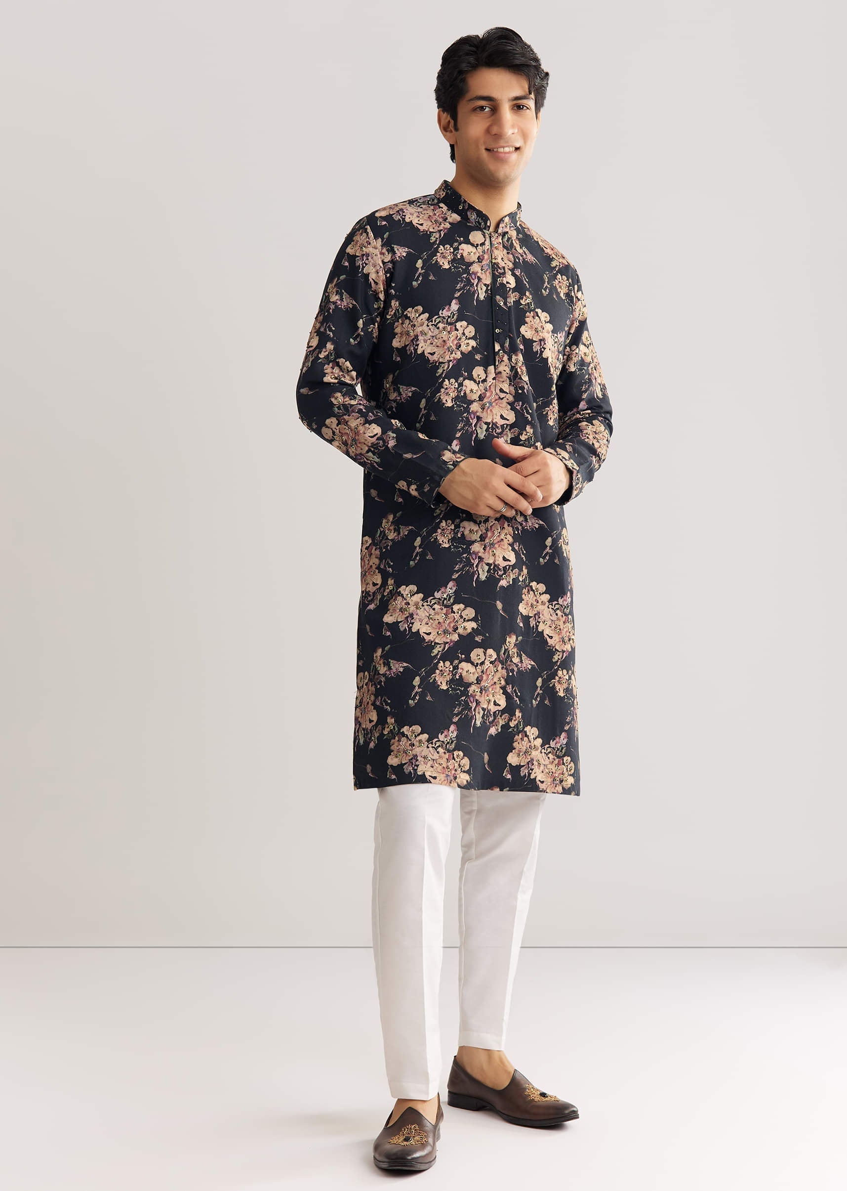 black-pashmina-floral-kurta-set-with-sequin-and-beaded-embroidery-sg323576-2_8591d1f2-46ac-453b-9d78-6cb26f779544.jpg