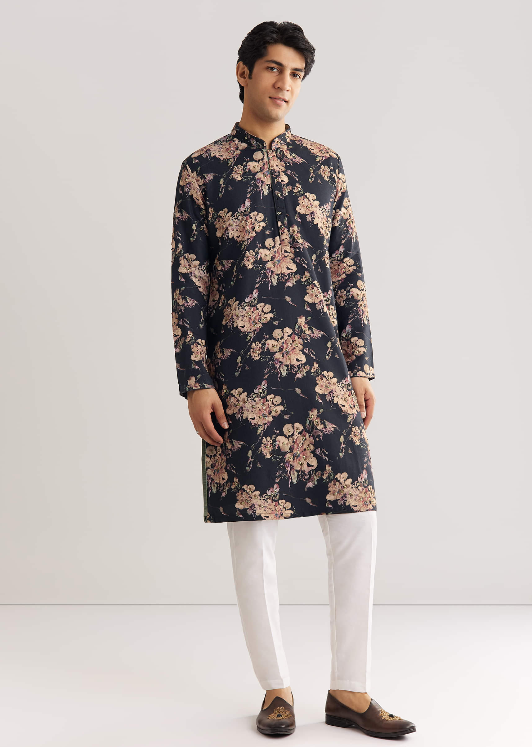 black-pashmina-floral-kurta-set-with-sequin-and-beaded-embroidery-sg323576-4_26fa5bd5-66c4-4070-a4d7-a74023f3e37f.jpg