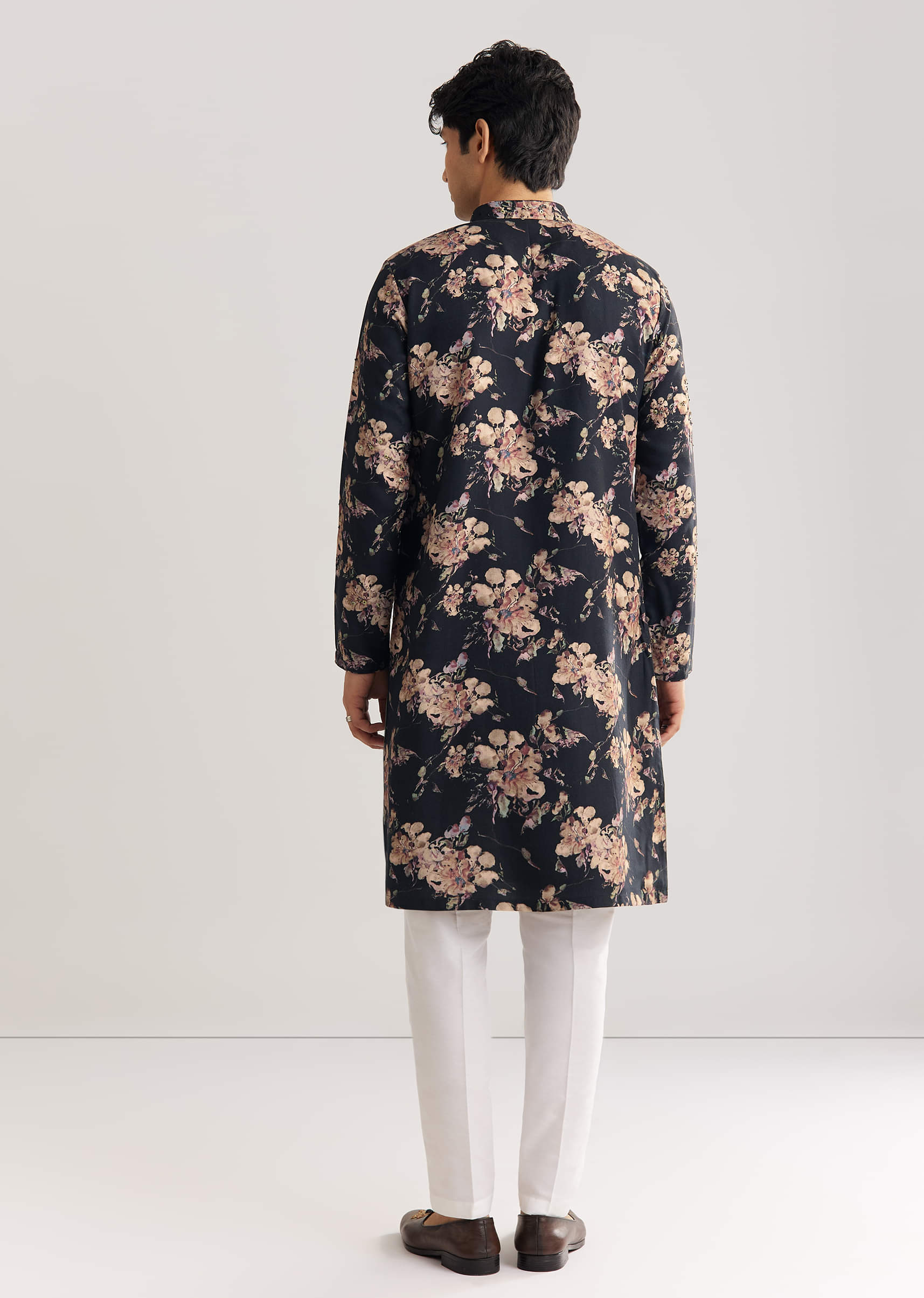 black-pashmina-floral-kurta-set-with-sequin-and-beaded-embroidery-sg323576-5_944471dd-9491-4720-af8d-0410d353cb17.jpg