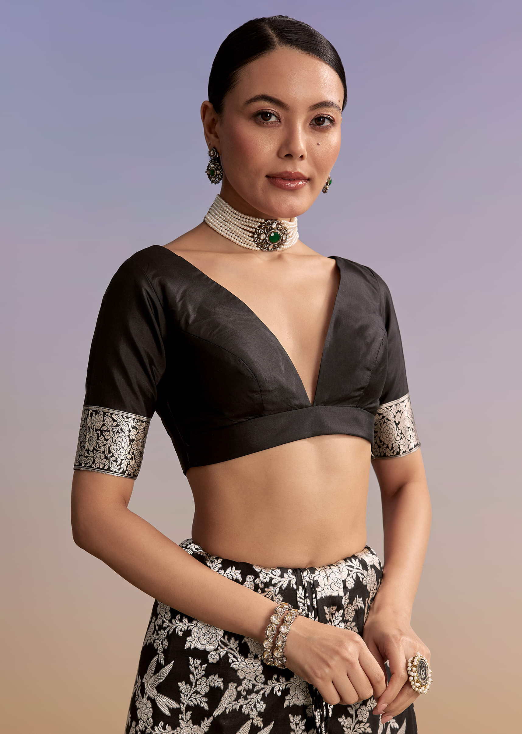 black-silk-handwoven-banarasi-saree-with-floral-zari-jaal-work-sg342740-7.jpg