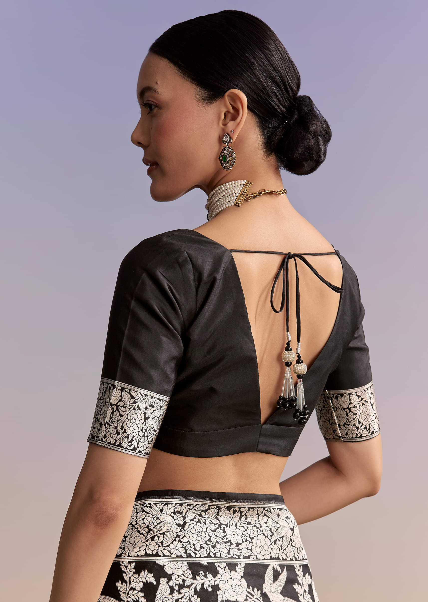 black-silk-handwoven-banarasi-saree-with-floral-zari-jaal-work-sg342740-8.jpg