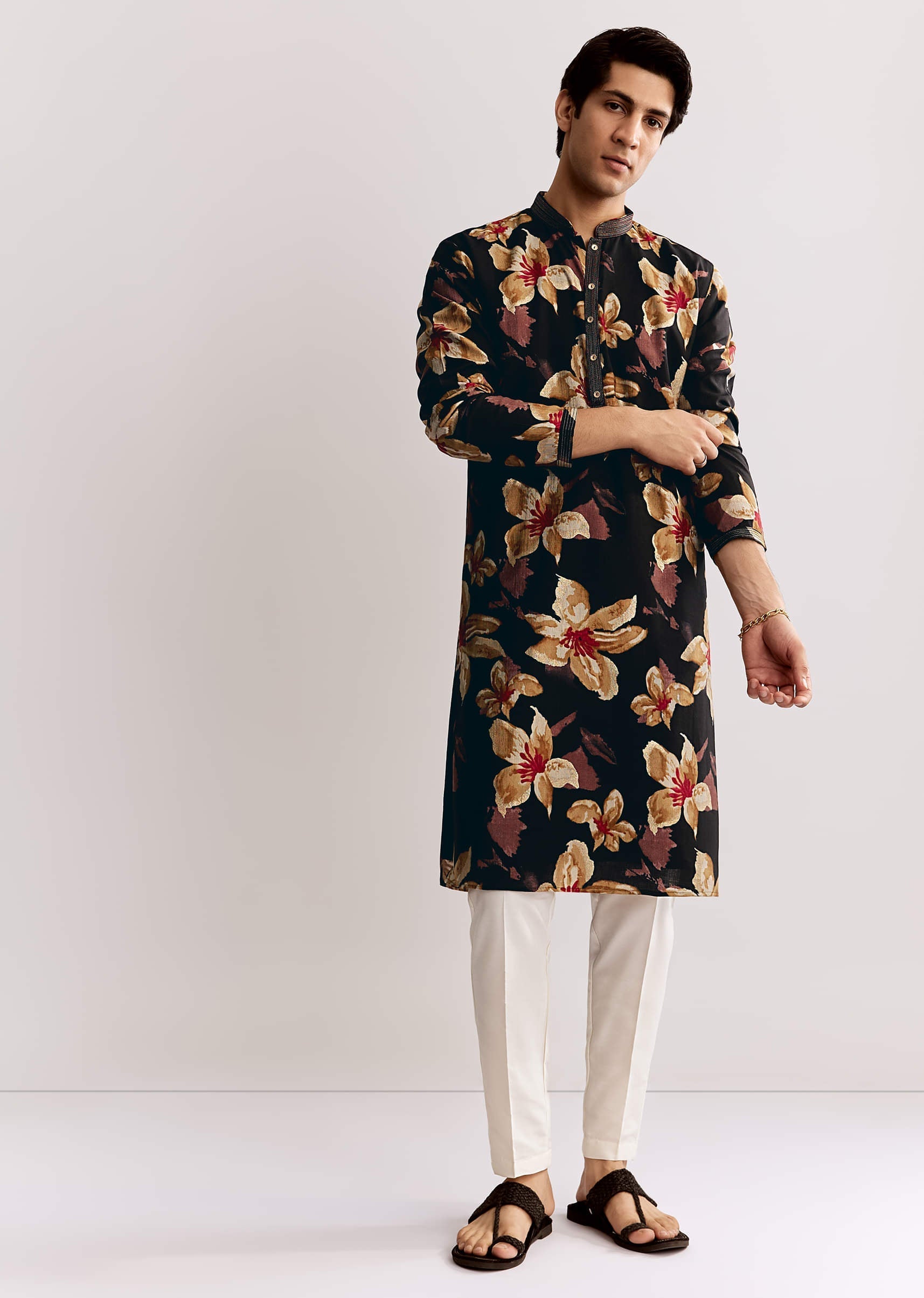 black-silk-kurta-set-with-floral-print-sg320398-2_06c83c3f-cc33-493f-b8dd-c38a4d3334a8.jpg