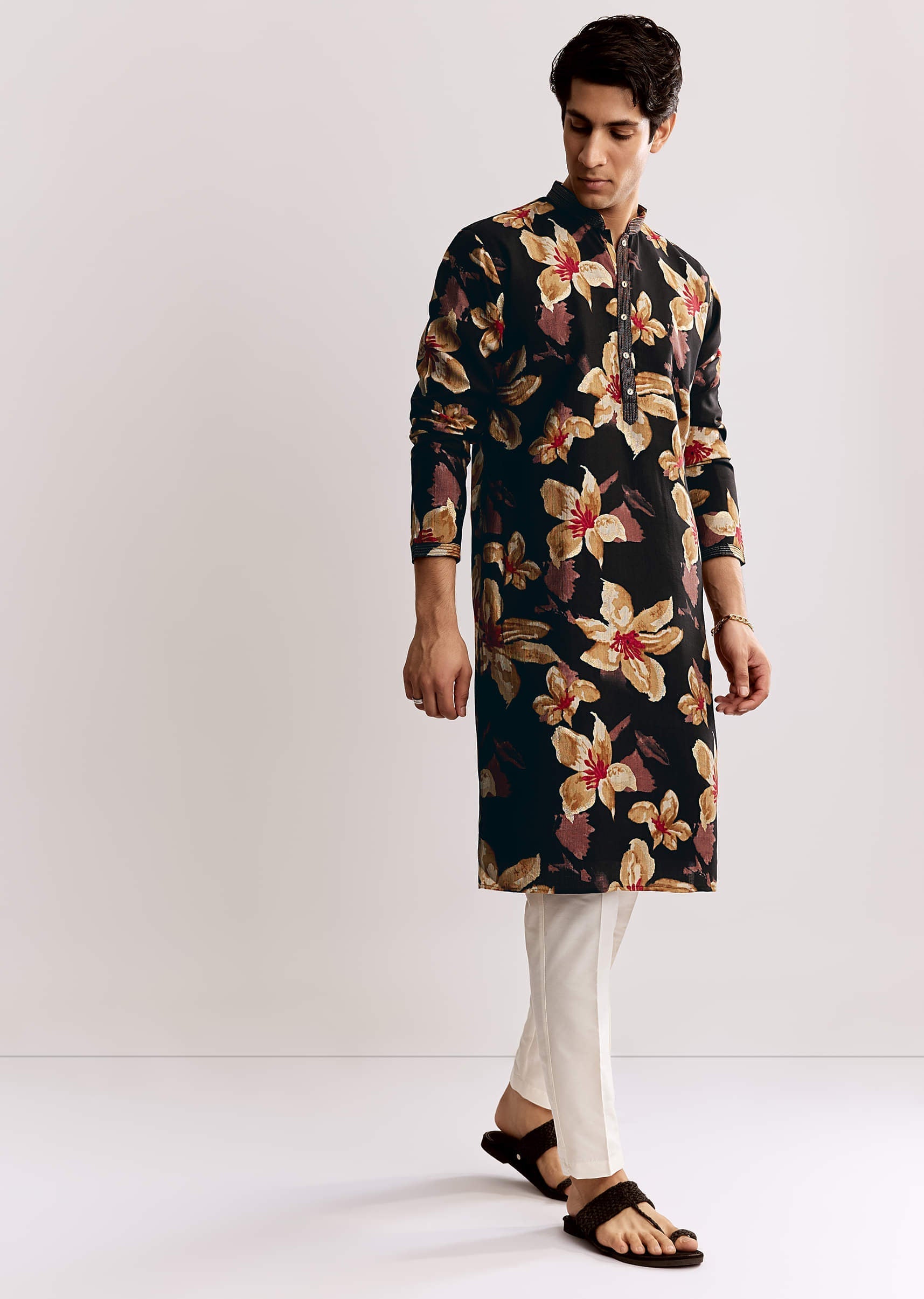 black-silk-kurta-set-with-floral-print-sg320398-4_7e3a2a33-f22c-4626-a083-8f331be88f49.jpg
