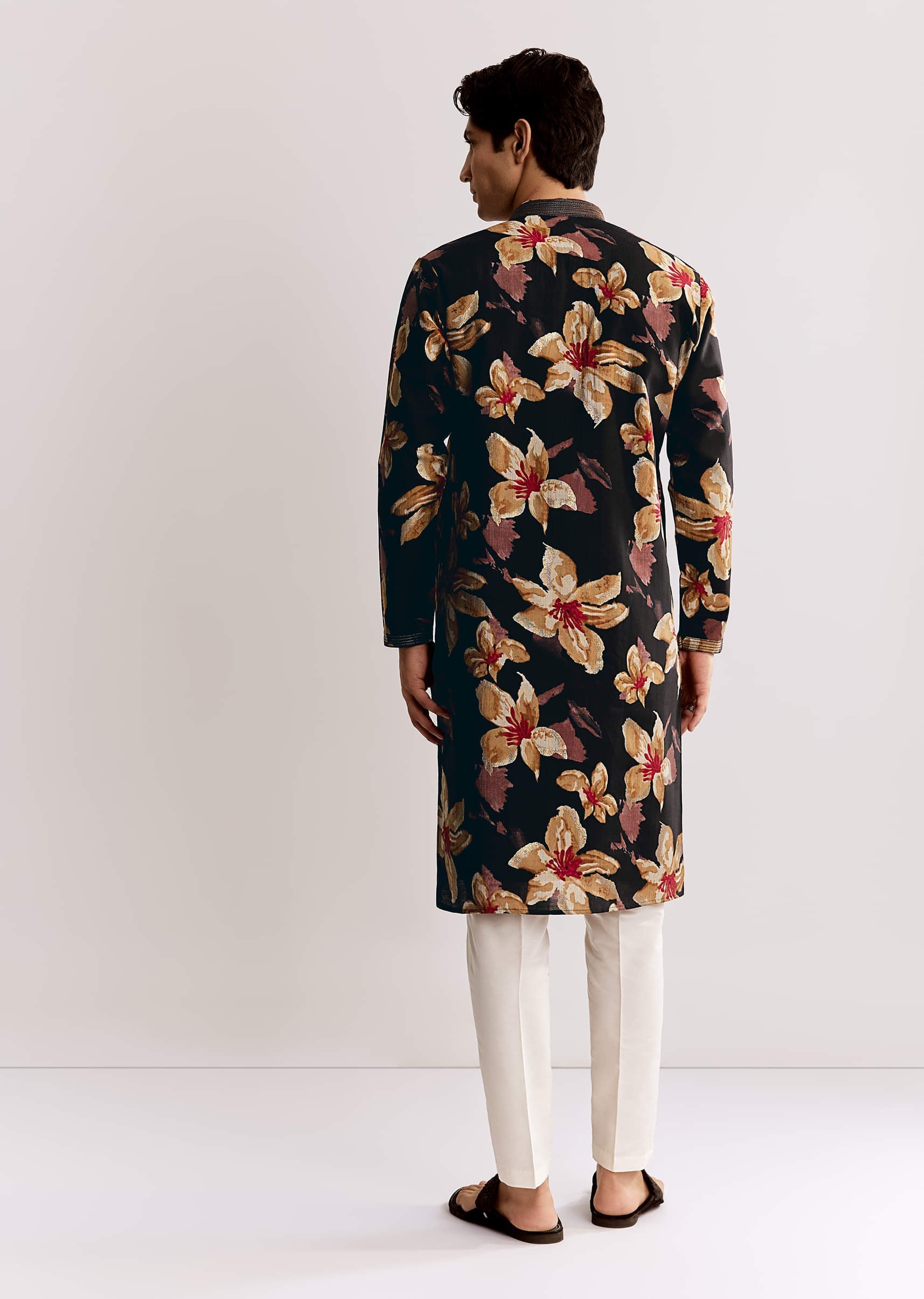 black-silk-kurta-set-with-floral-print-sg320398-5_0af232c0-fc9b-4b4c-9ed7-c6b7859c2c0c.jpg