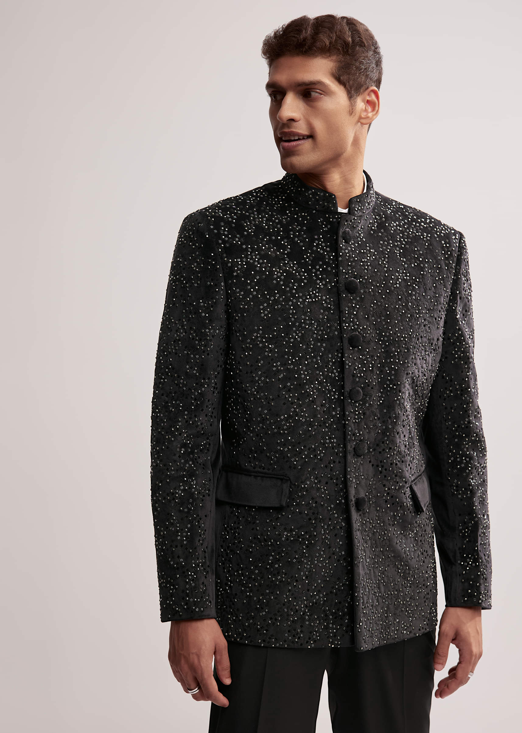 black-velvet-jodhpuri-set-for-men-with-cutdana-work-sg354408-4.jpg