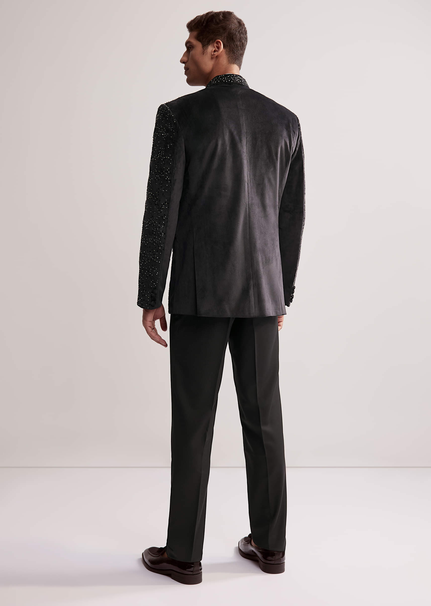 black-velvet-jodhpuri-set-for-men-with-cutdana-work-sg354408-5.jpg