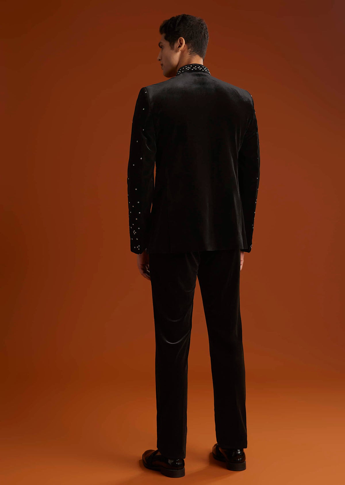 black-velvet-jodhpuri-suit-for-men-with-beads-work-sg344066-5.jpg