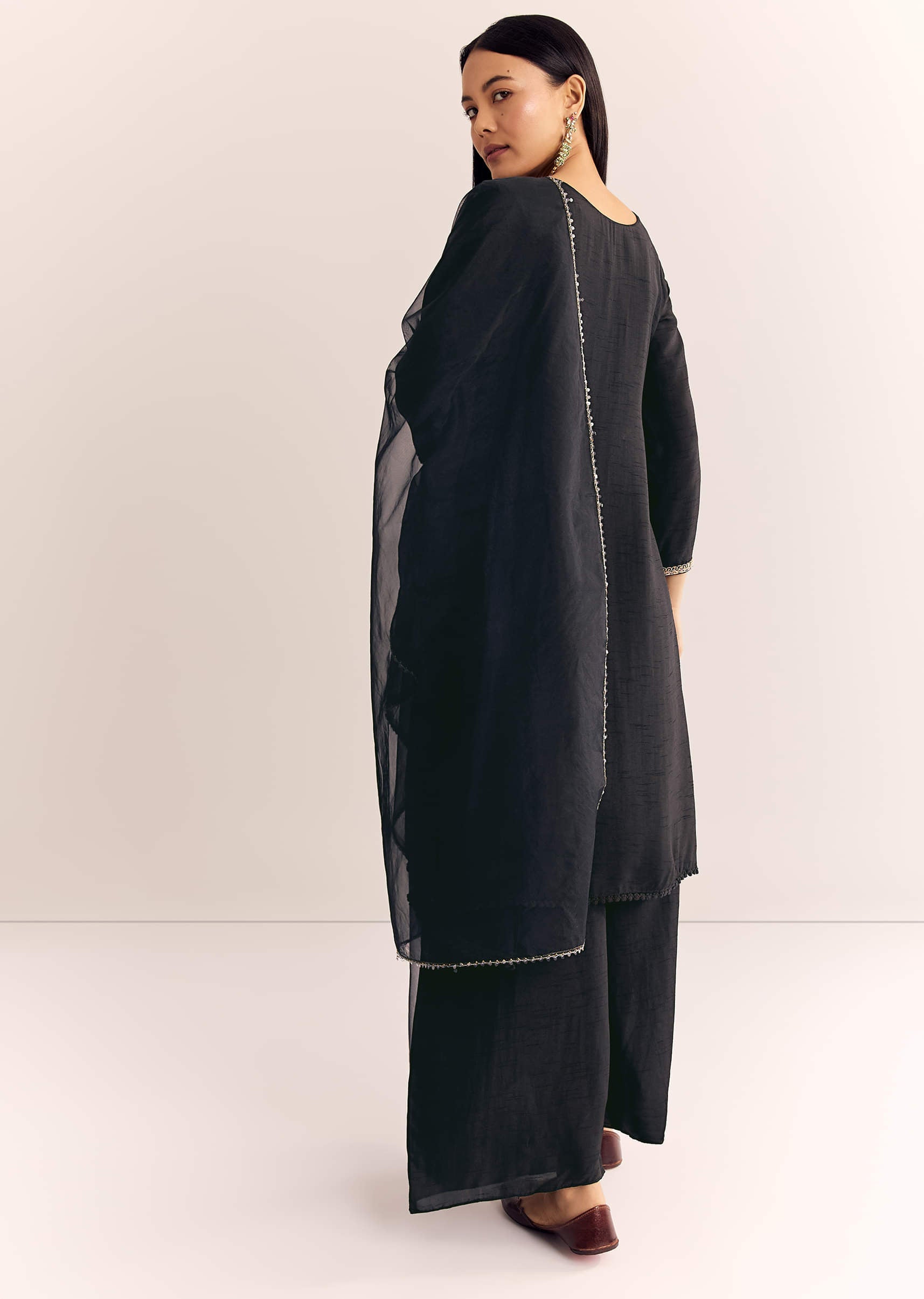 black-zardosi-work-dola-silk-kurta-set-with-organza-dupatta-sg324554-5_6a67e52c-ac21-4b29-a84f-f46071841c38.jpg
