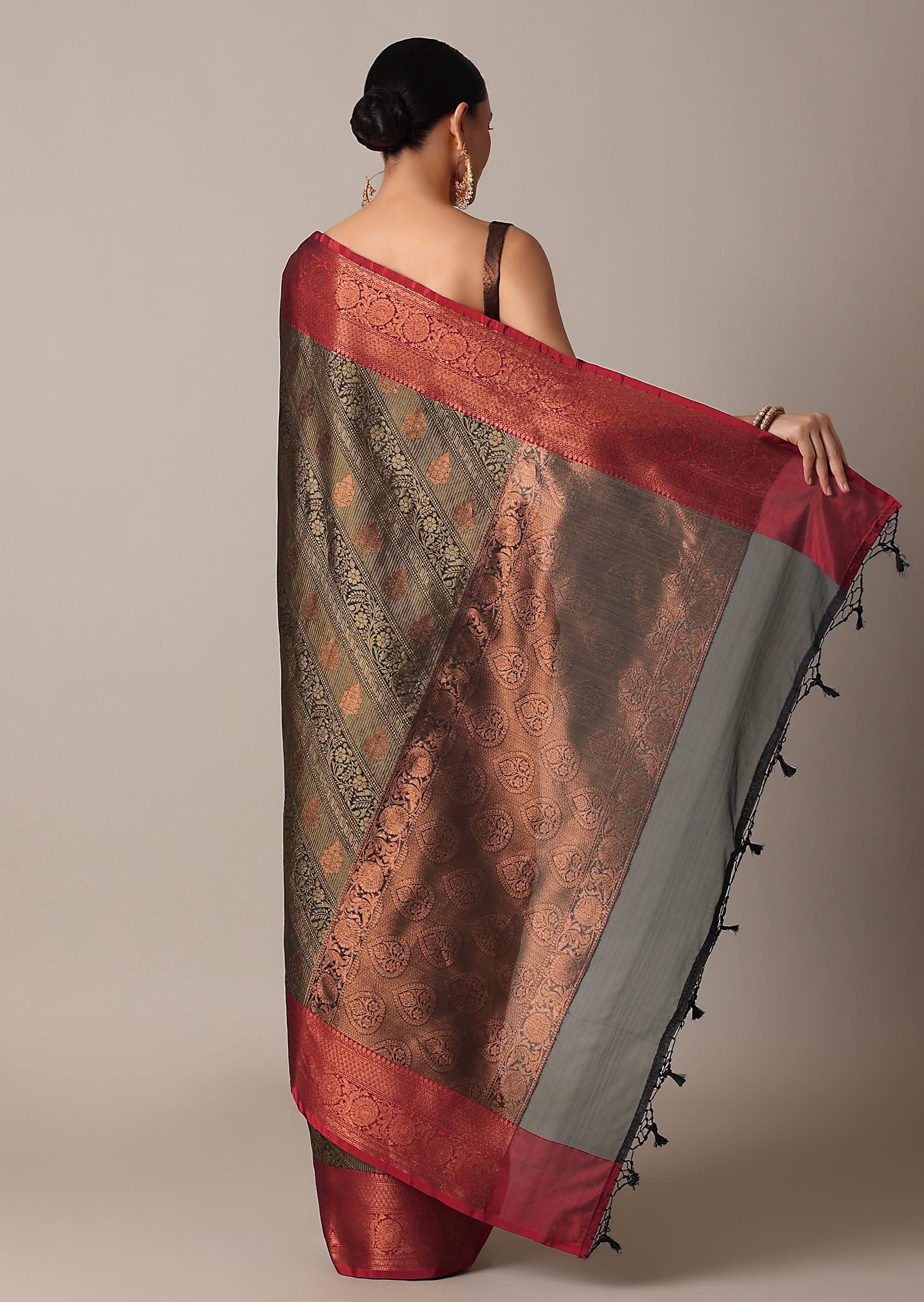 black_and_gold_banarasi_tunchui_silk_saree_with_unstitched_b-sg212914_4_5d862614-762d-4e9f-84a6-f793dcc4d791.jpg