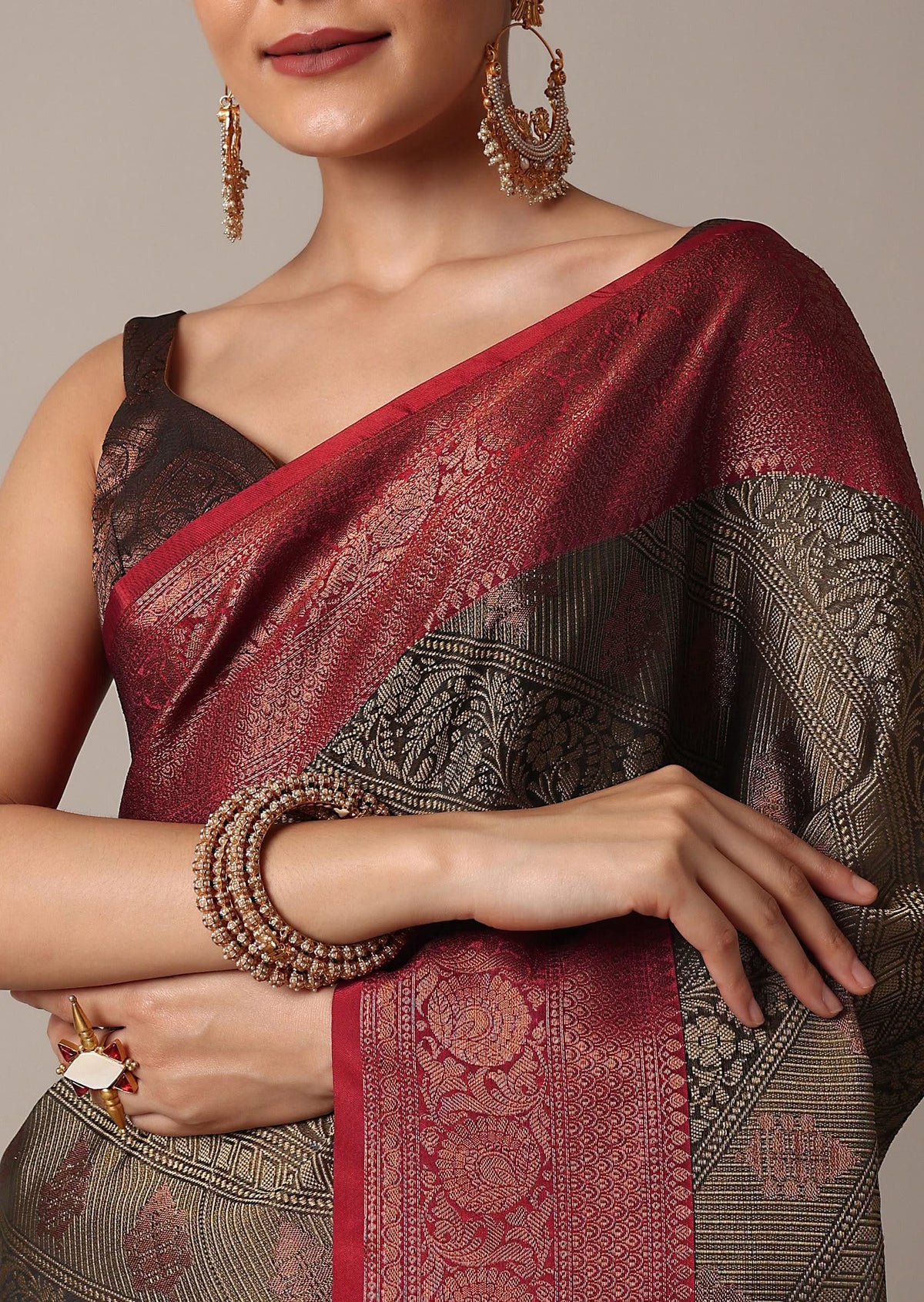 black_and_gold_banarasi_tunchui_silk_saree_with_unstitched_b-sg212914_5_a41cfd75-1aa4-410d-9fe6-a30565f8ac25.jpg