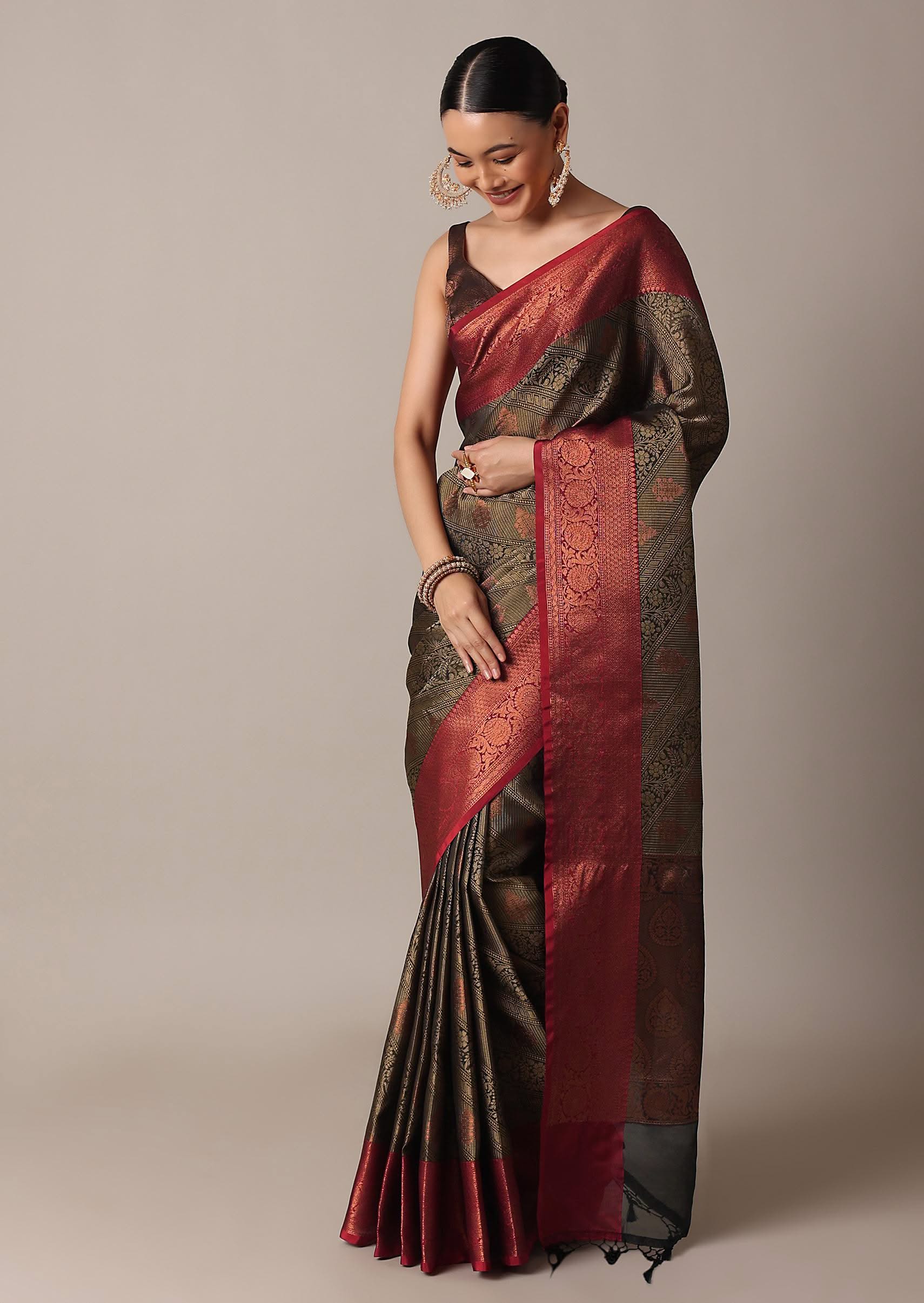 black_and_gold_banarasi_tunchui_silk_saree_with_unstitched_b-sg212914_7_0726ab89-8c03-4202-b61f-127305a6a82e.jpg