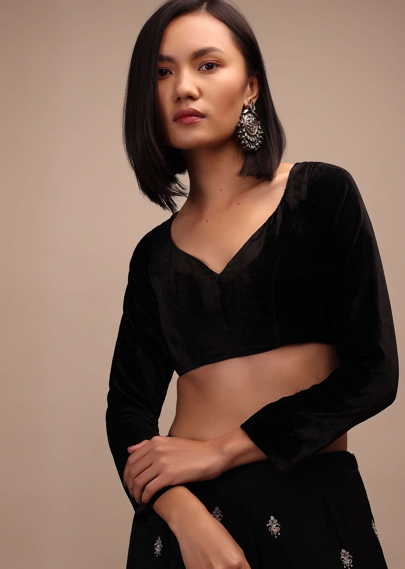 black_backless_blouse-m001blm566y-sg93783_4_fc5dbaea-8795-4264-97ad-7be492d015ce.jpg